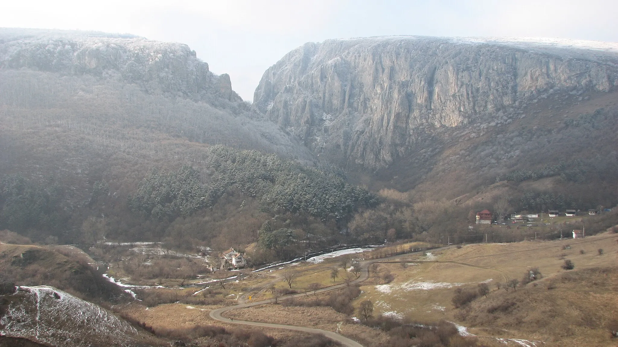 Photo showing: Turda gorges - February 2009