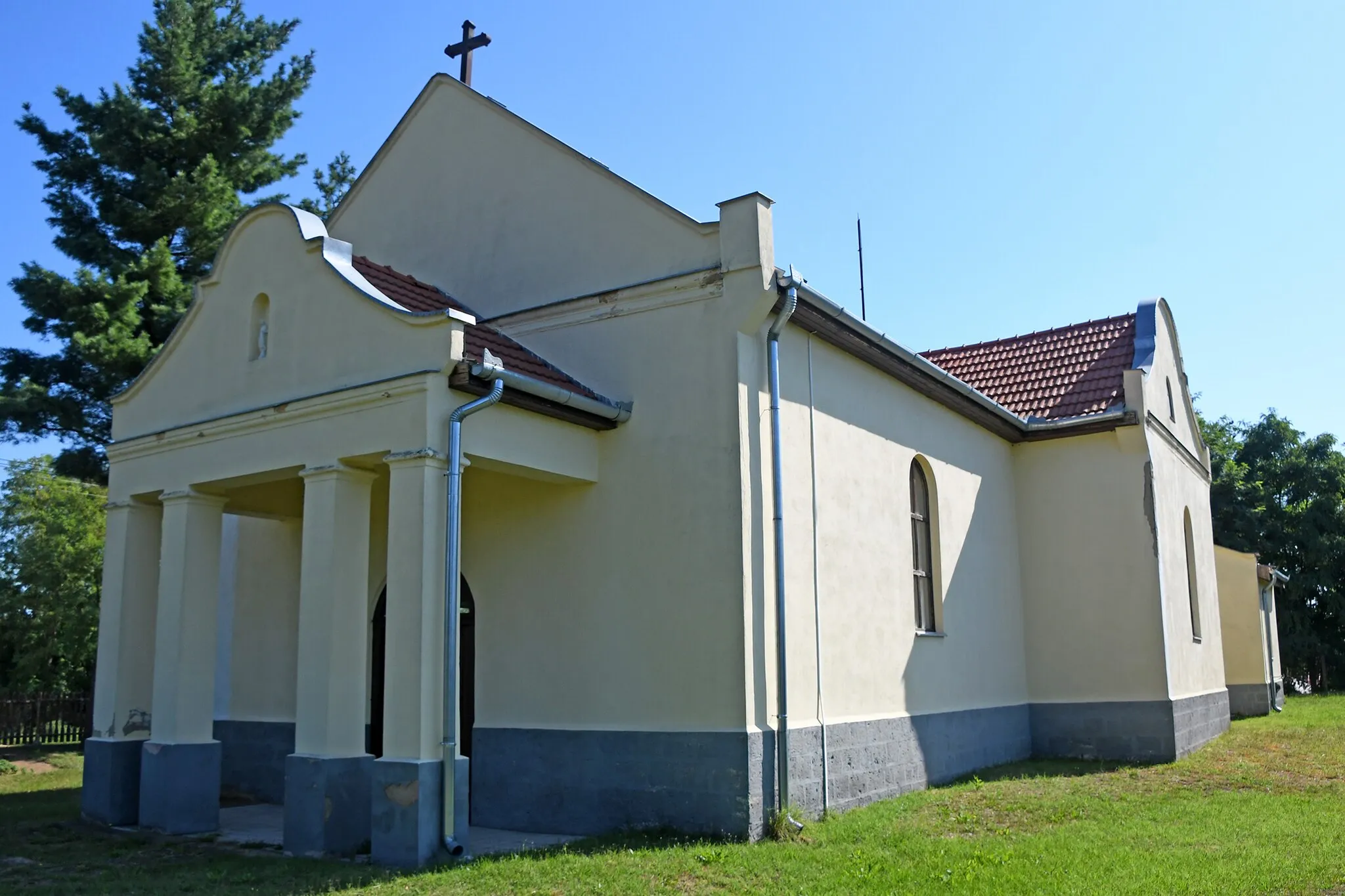 Photo showing: Roman Catholic church in Terem, Hungary