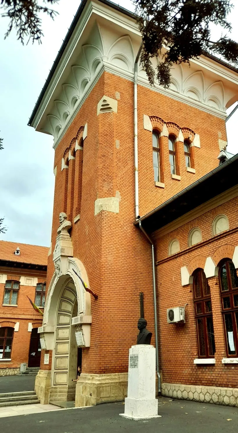 Photo showing: Collège national Costache Negri