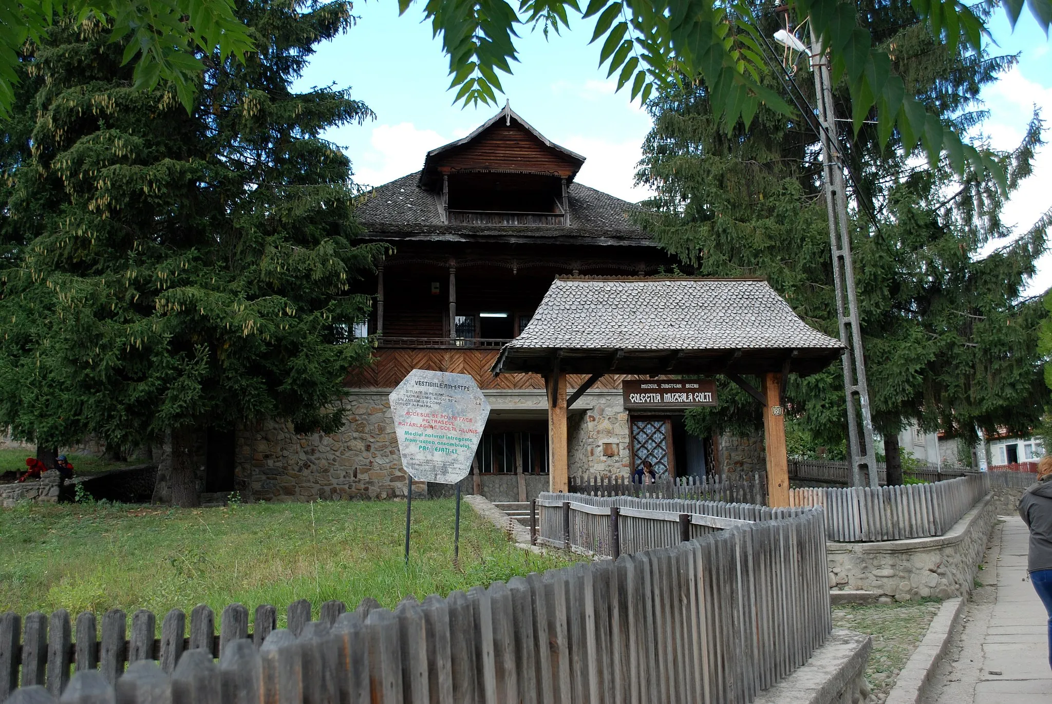 Photo showing: The Amber Museum in Colţi, Buzău, Romania