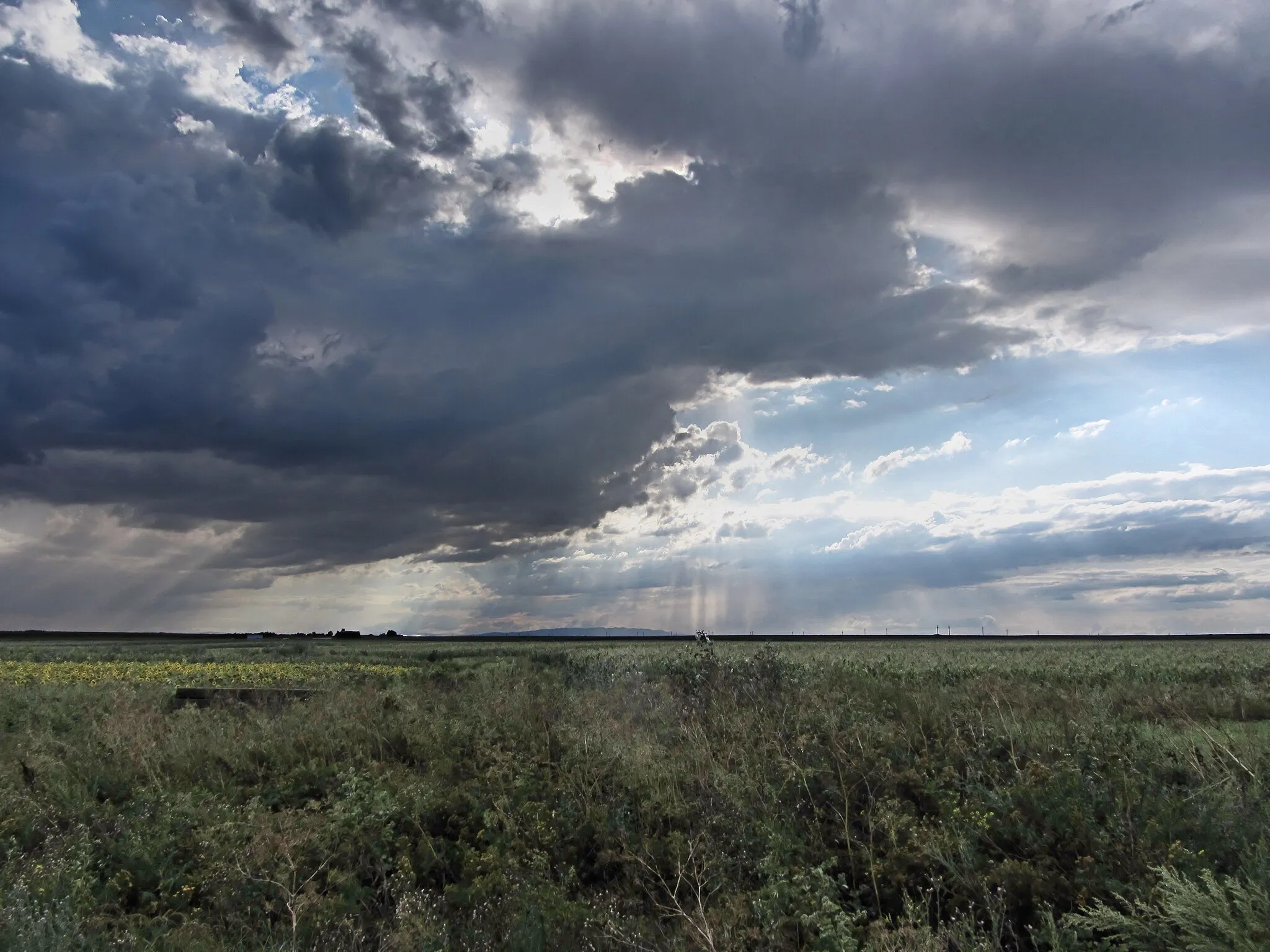 Photo showing: Somewhere on DN24, eight kilometers north-west of Tecuci, near Cosmești, in Moldavia, Romania.