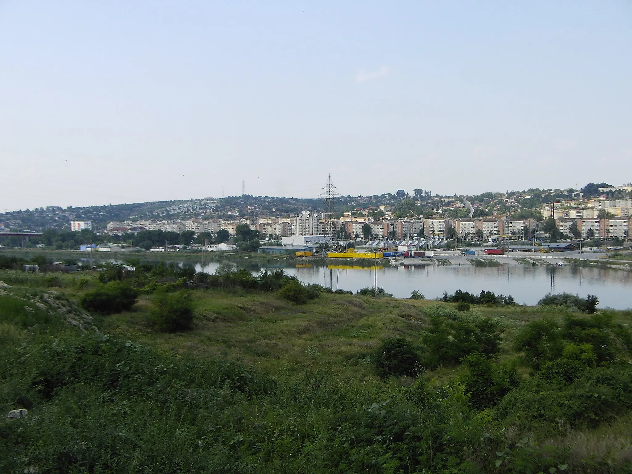 Photo showing: Romanian town Cernavodă and the Danube-Black Sea Canal (view to the western part).