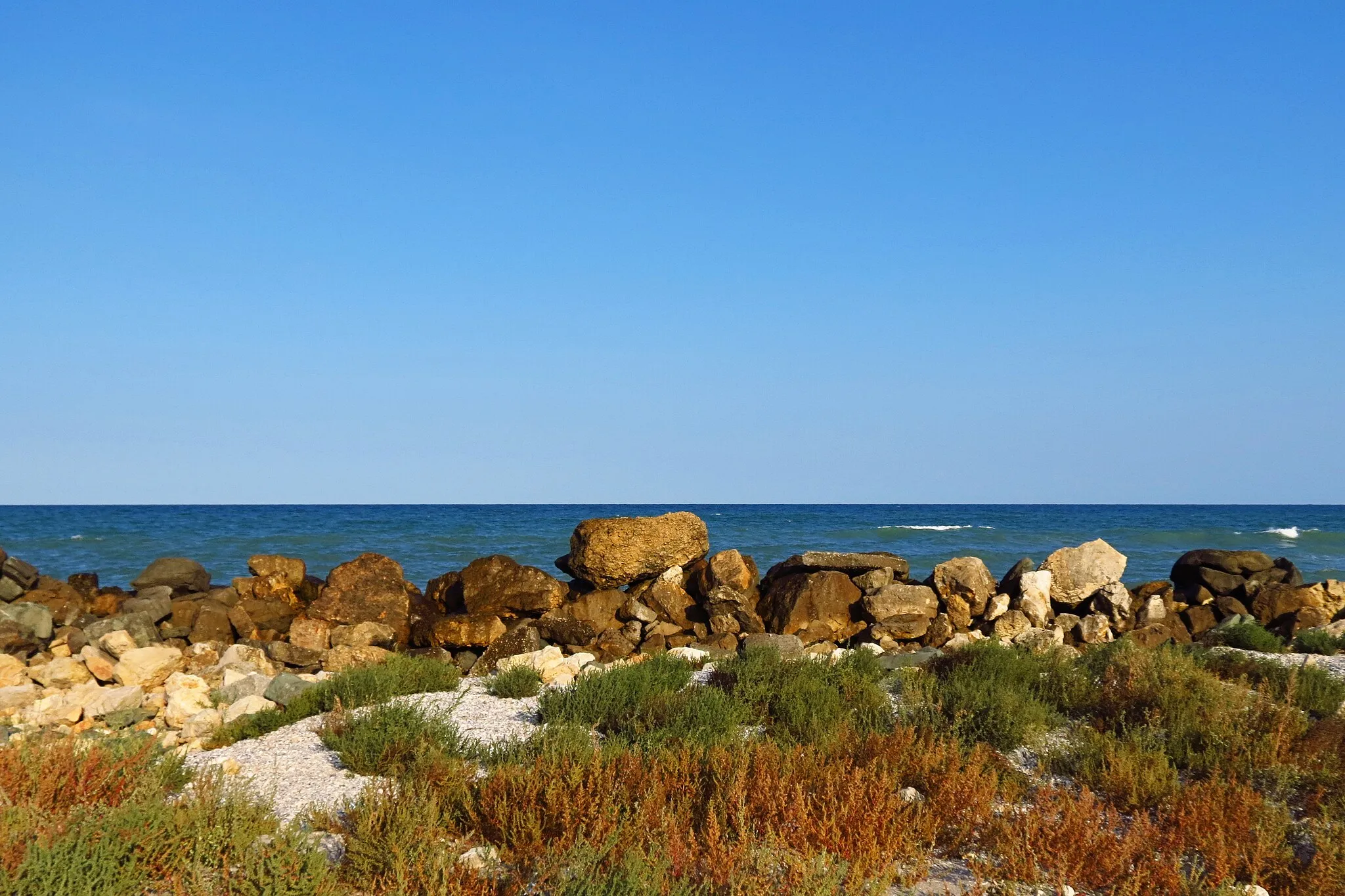 Photo showing: A view of the seashore in Cap Aurora, north of Mangalia, Romania.