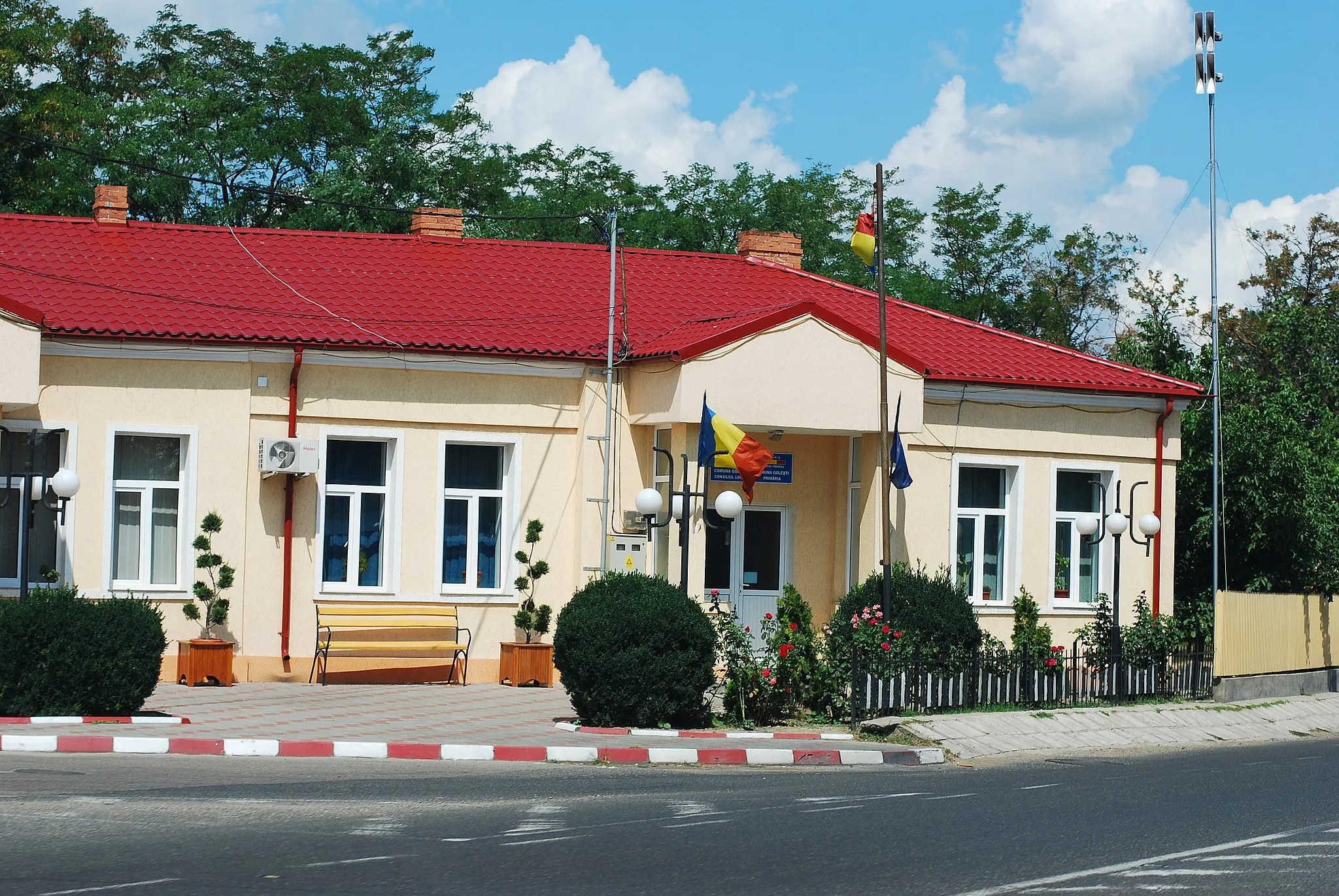 Photo showing: Goleşti, Vrancea, Romania town hall