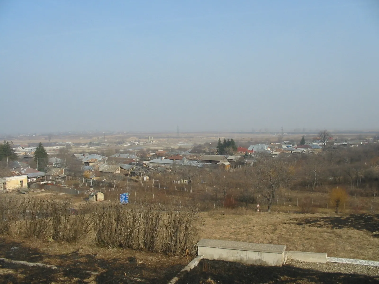 Photo showing: Suvorov monument over the Ramna river,

The Suvorov monument was first placed near the river in the far side of the image.