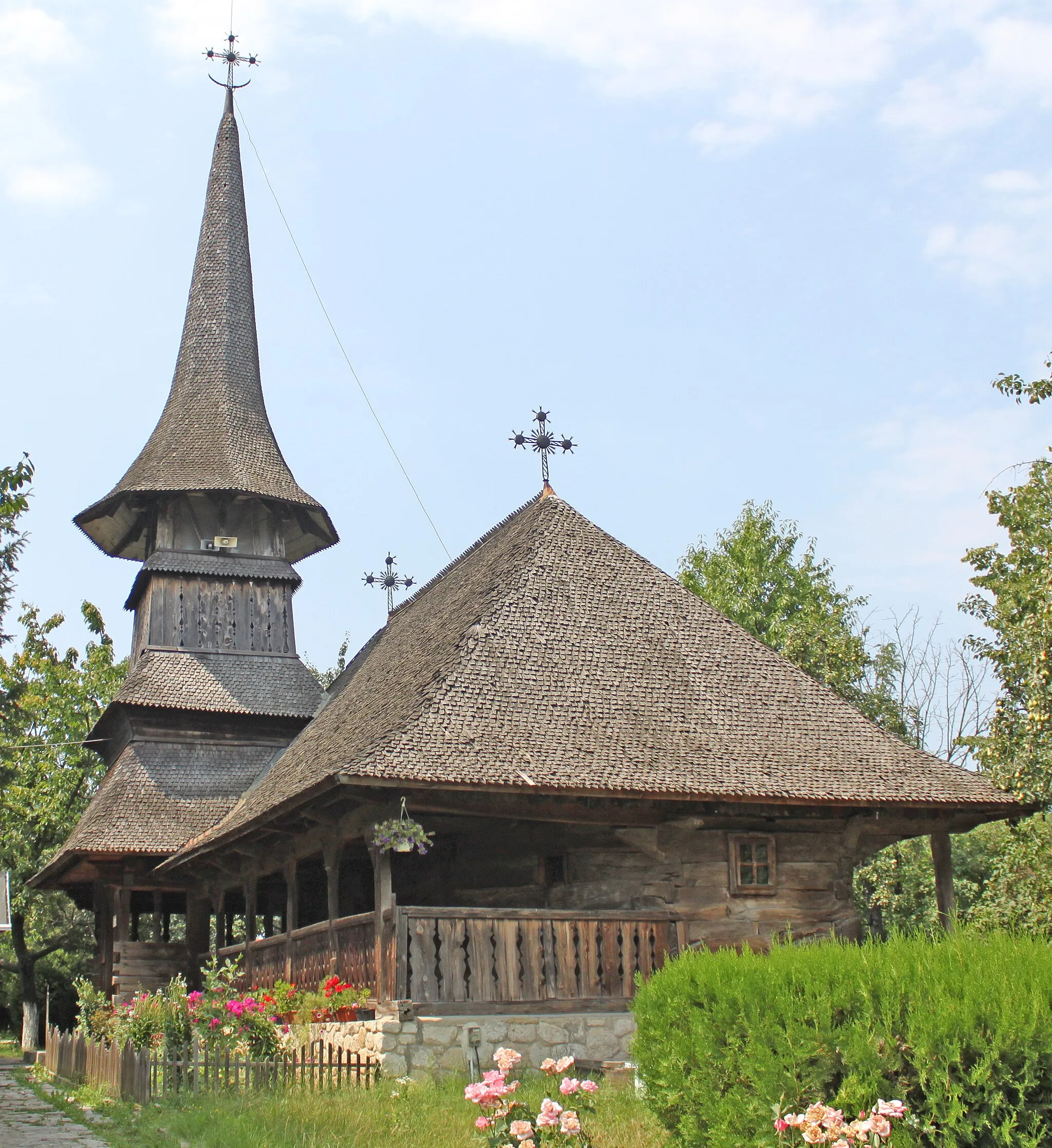 Photo showing: Biserica de lemn din Luieriu, judeţul Mureş acum biserica schitului Sf.Maria-Cricov de lângă oraşul Urlaţi, judeţul Prahova.