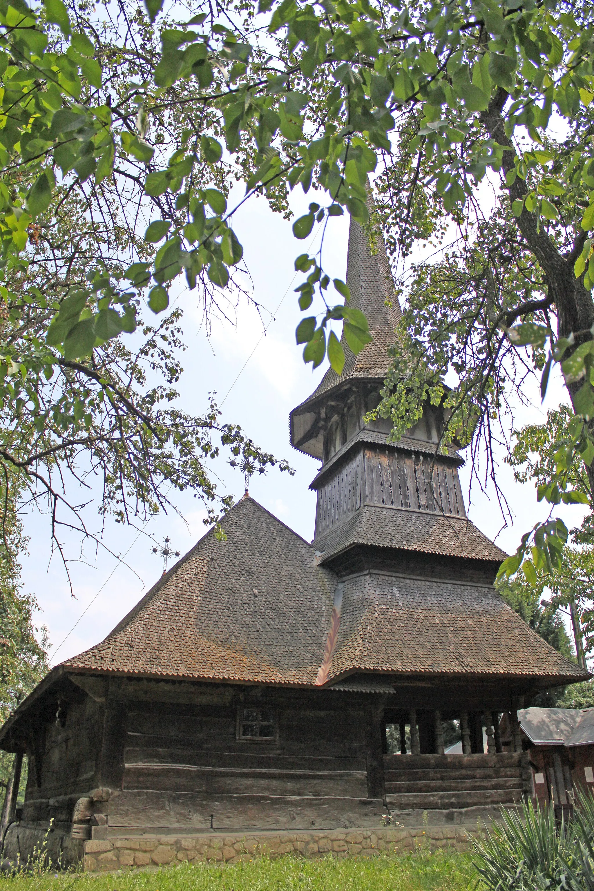 Photo showing: Biserica de lemn din Luieriu, judeţul Mureş acum biserica schitului Sf.Maria-Cricov de lângă oraşul Urlaţi, judeţul Prahova.