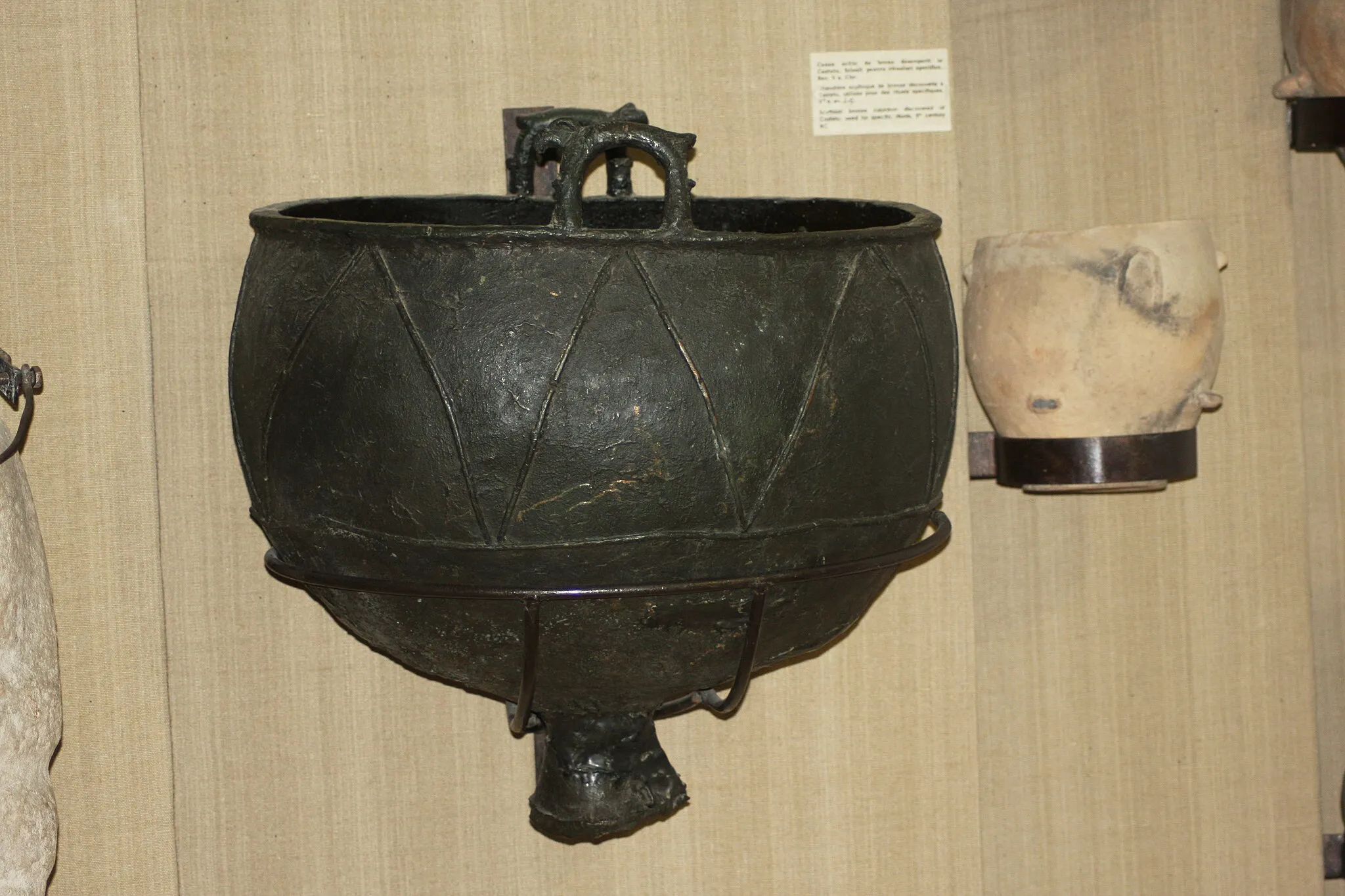 Photo showing: Scythian bowl, 5th century BC, found at Castelu, Constanţa County, Romania.