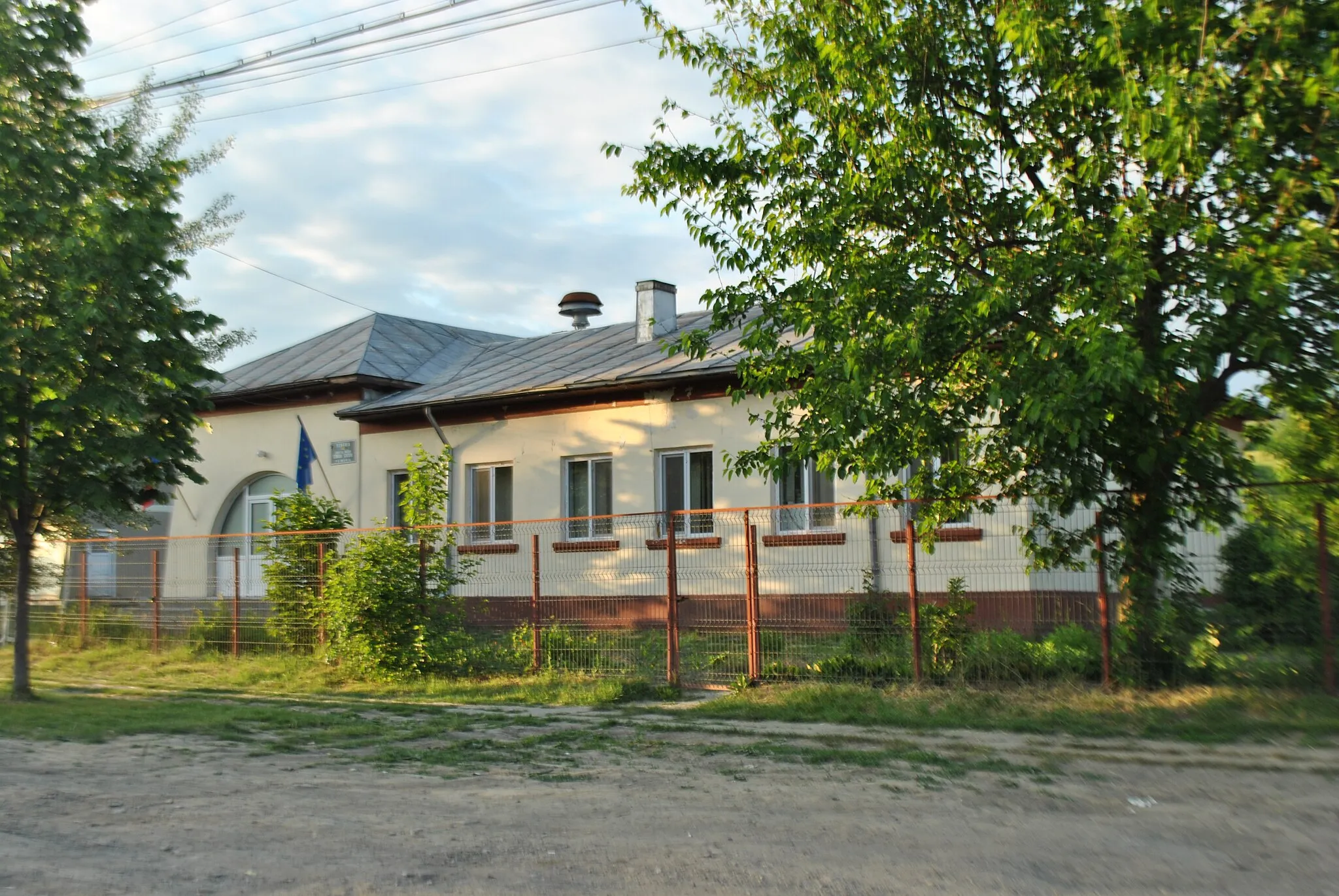 Photo showing: Town hall of Cozieni, Buzău County, Romania