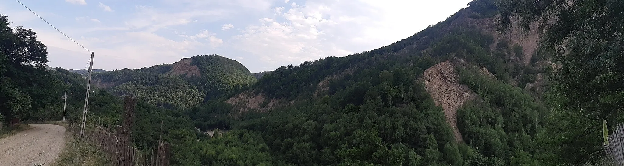Photo showing: Aria Malul Roșu din Luncile, Buzău. Obiectivul este spre valea Slănicului.