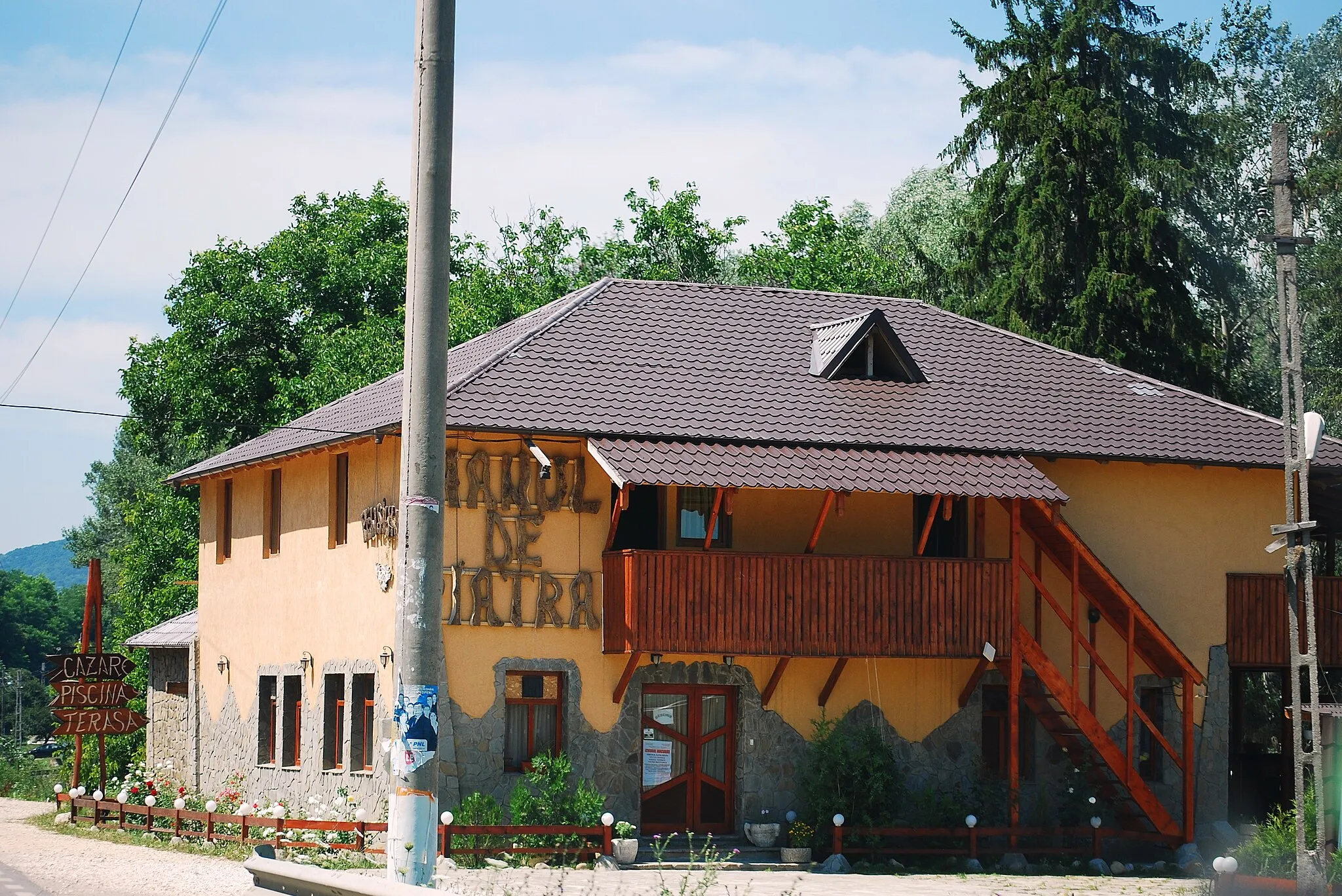 Photo showing: "Hanul de piatră" (The Stone Inn) in Ciuta, Buzău, Romania