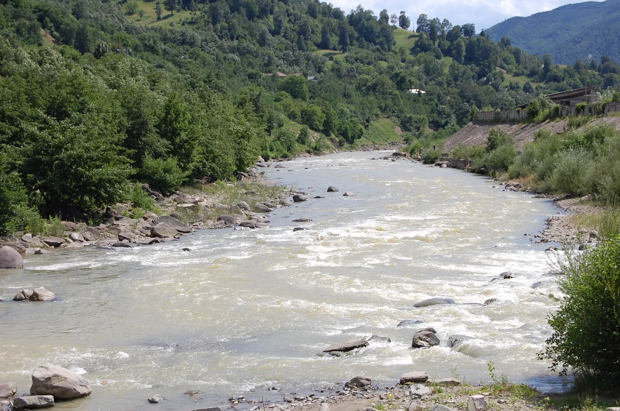 Photo showing: The Bâsca River near confluence with Buzău River, Romania