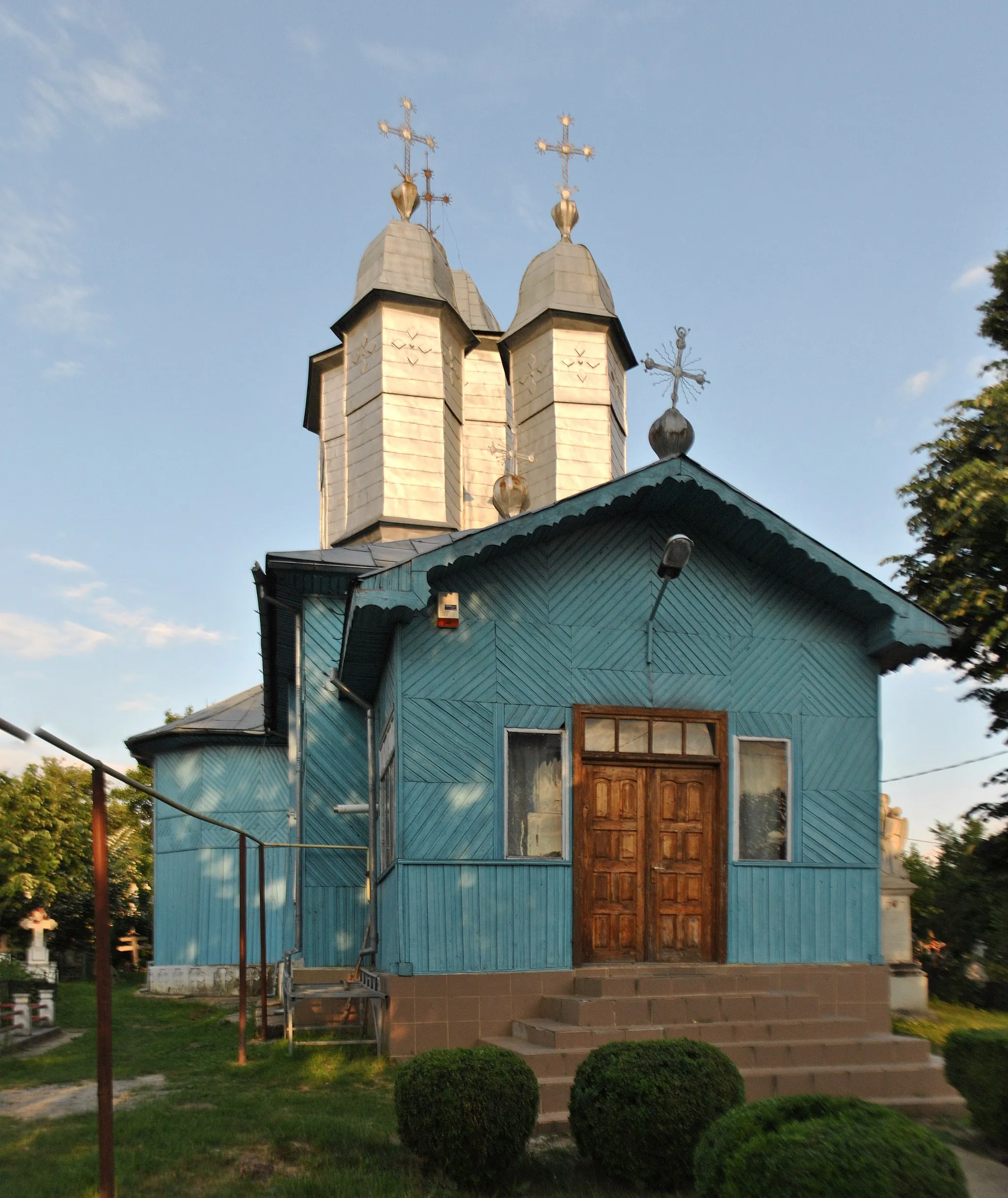 Photo showing: Saint Nicholas' church in Lunca Frumoasă, Pârscov commune, Buzău County, Romania