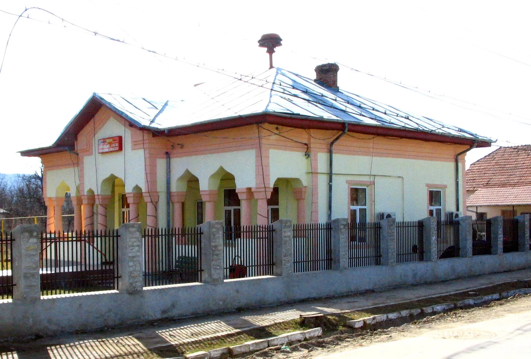 Photo showing: The town hall in Pârscov, Romania