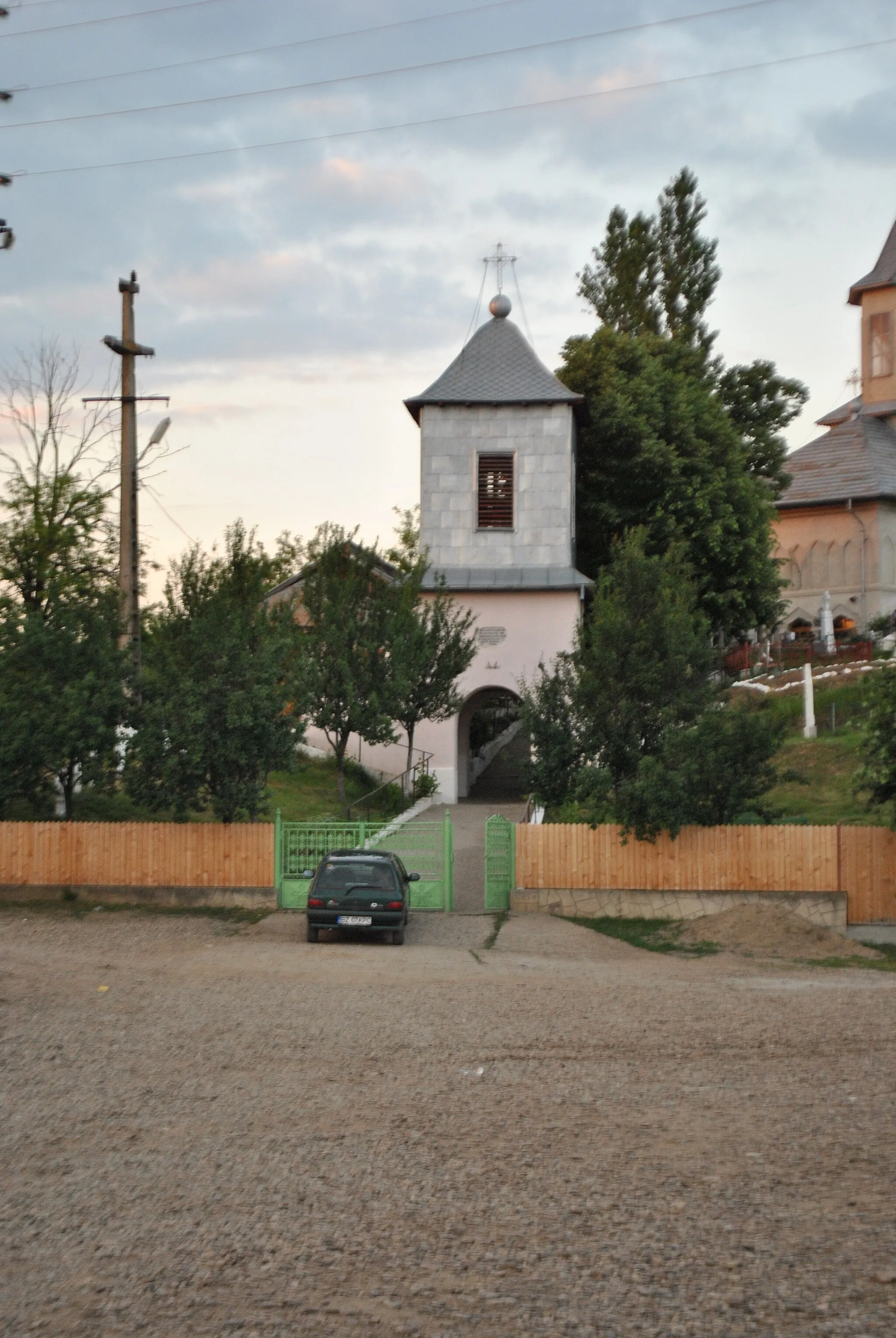 Photo showing: Belfry of Saints Constantine and Helena church in Măteşti, Săpoca commune, Buzău County, Romania