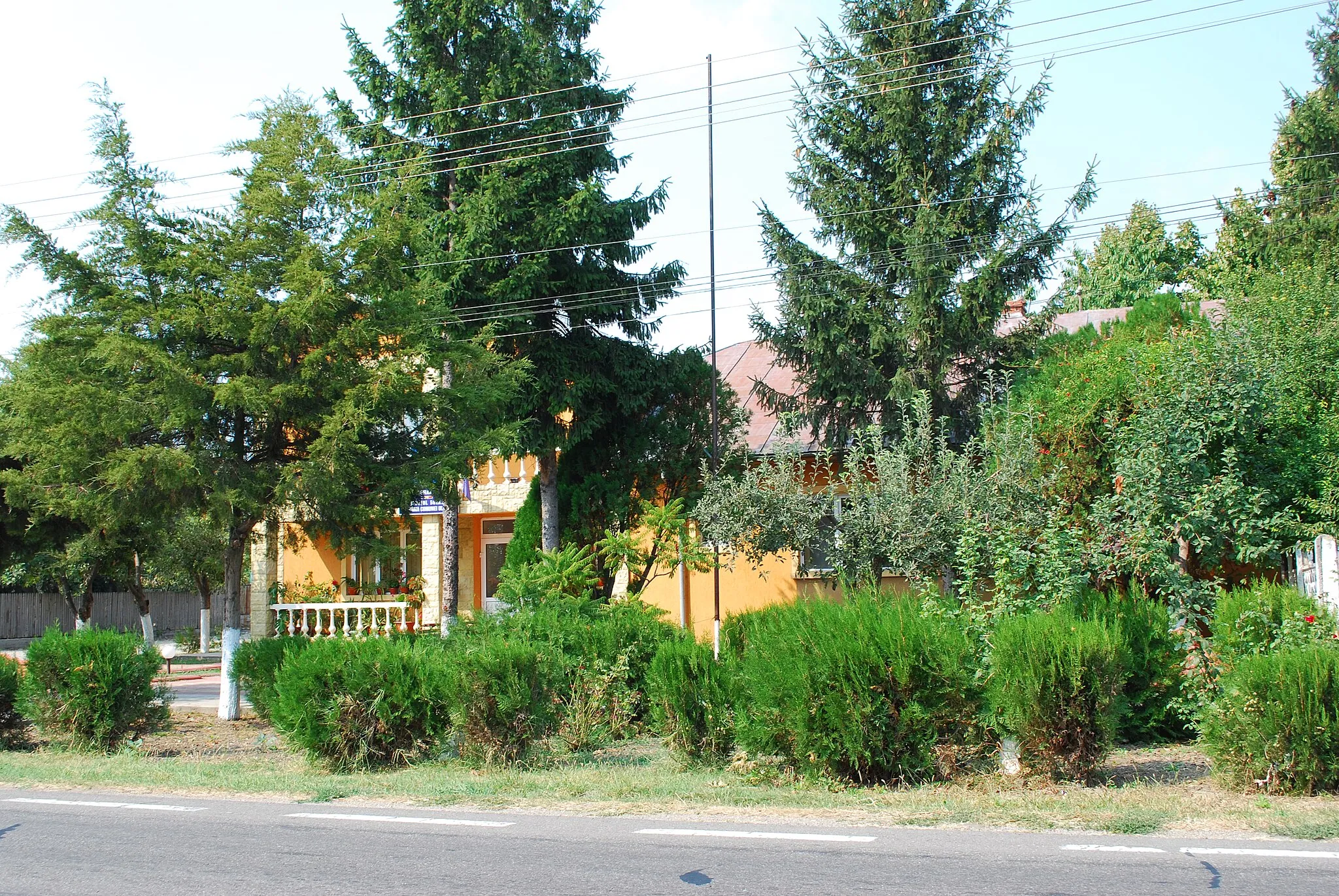 Photo showing: Town hall in Ulmeni, Buzău County, Romania
