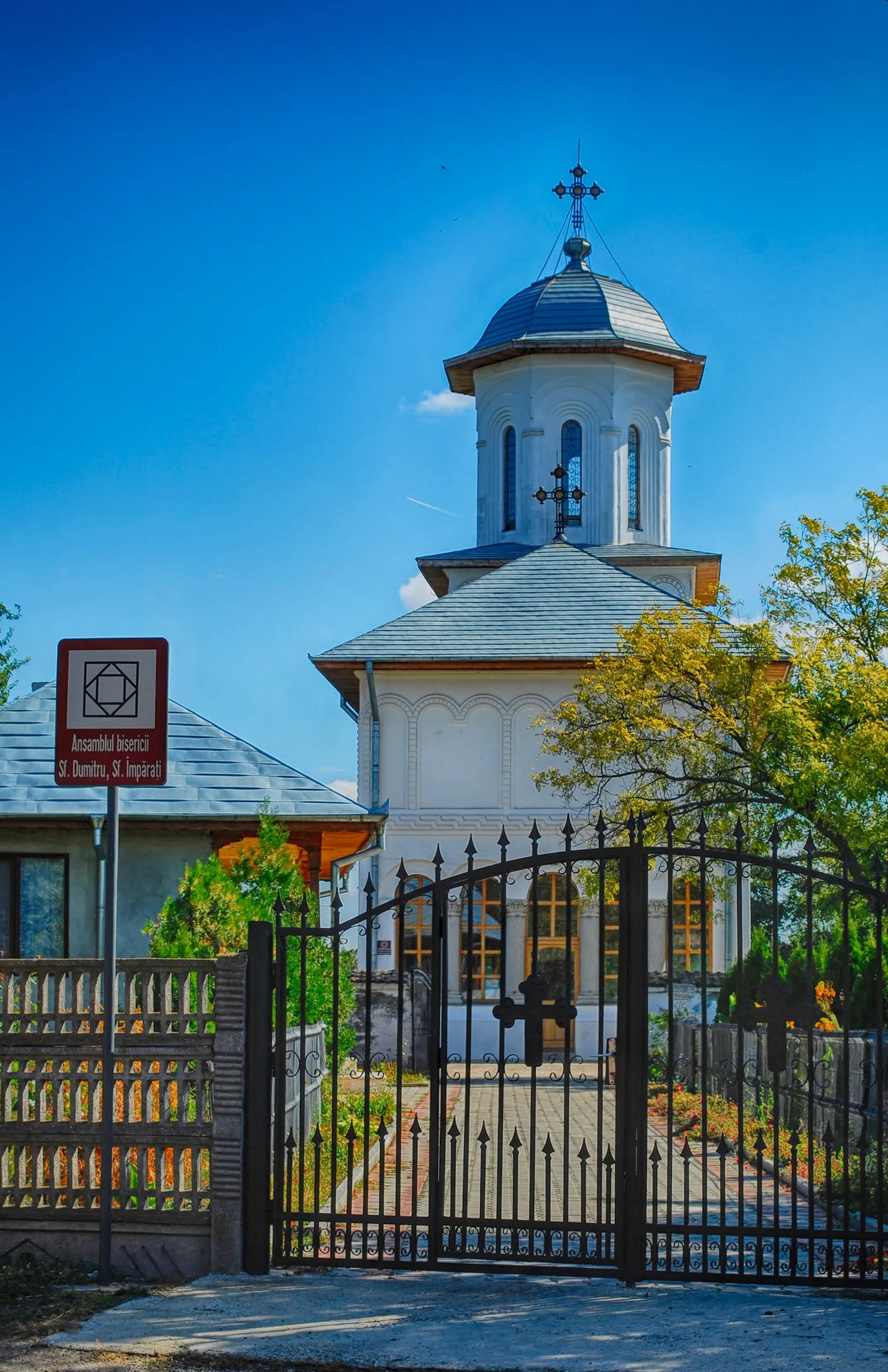 Photo showing: Saint Demetrius' and the Holy Emperors' Church in Stâlpu, Buzău County, Romania