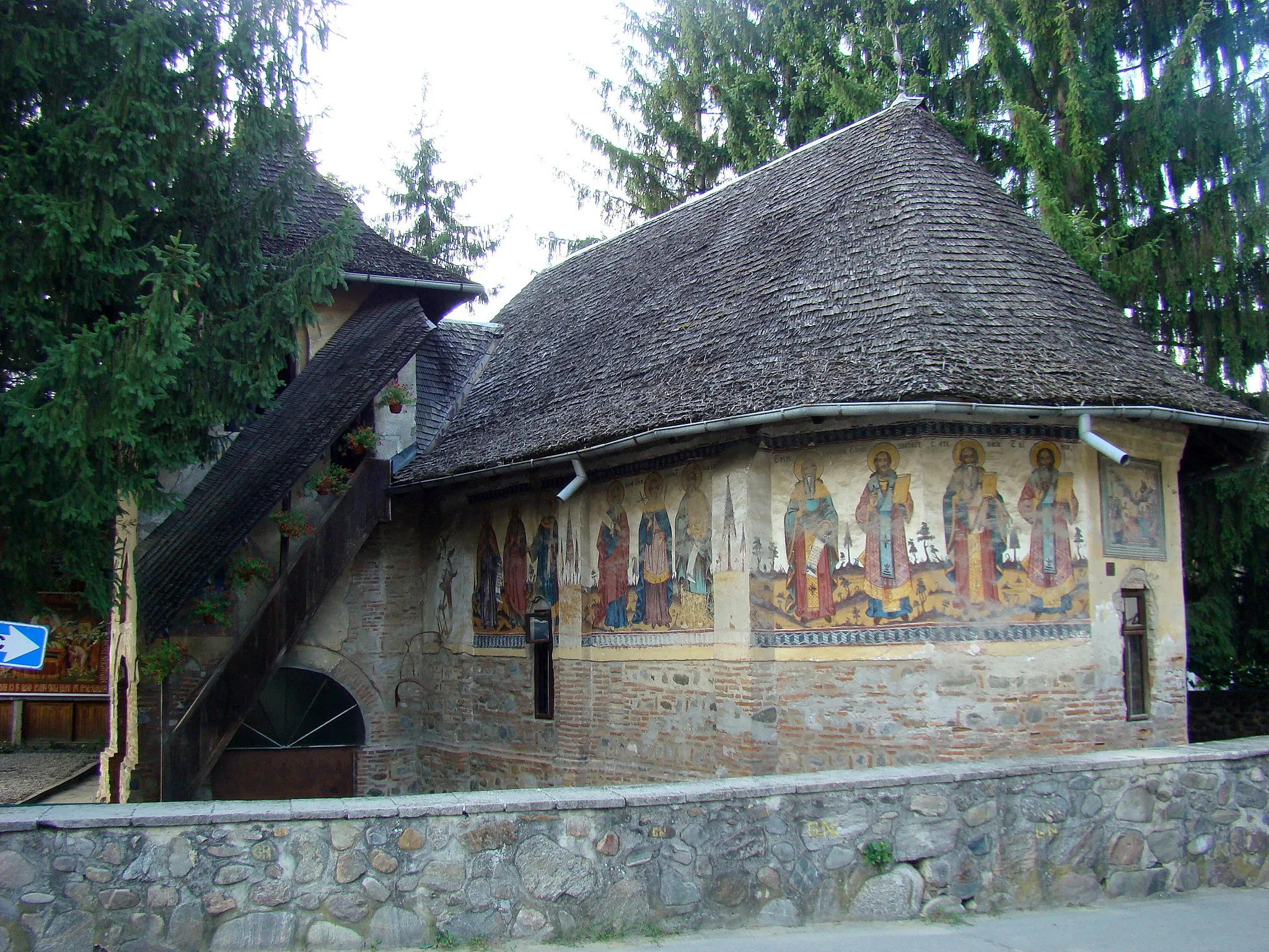 Photo showing: Biserica "Adormirea Maicii Domnului" - Olari, municipiul Curtea de Argeș, str. Cuza Vodă 134