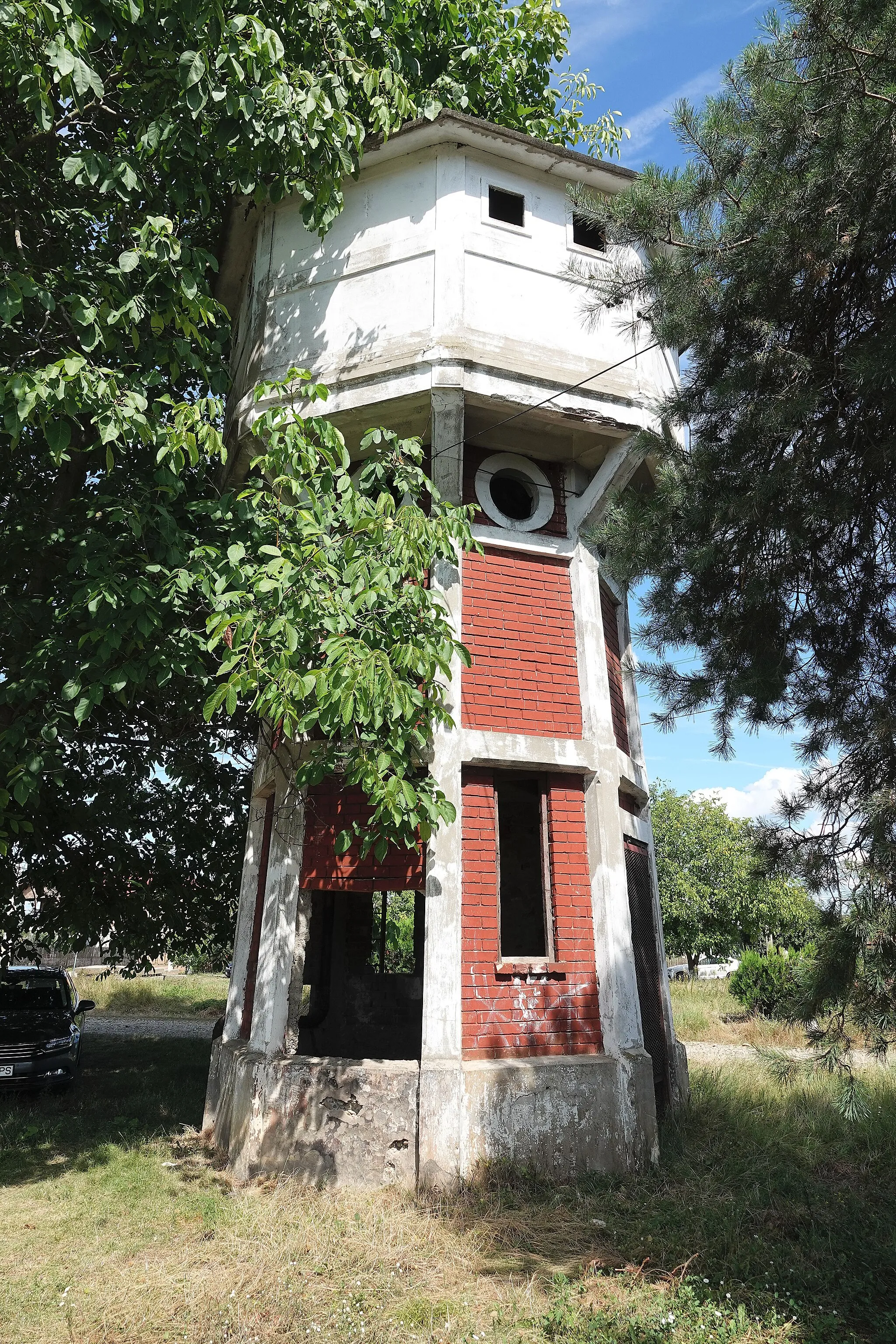 Photo showing: Lipănești train station in Prahova county, Romania.