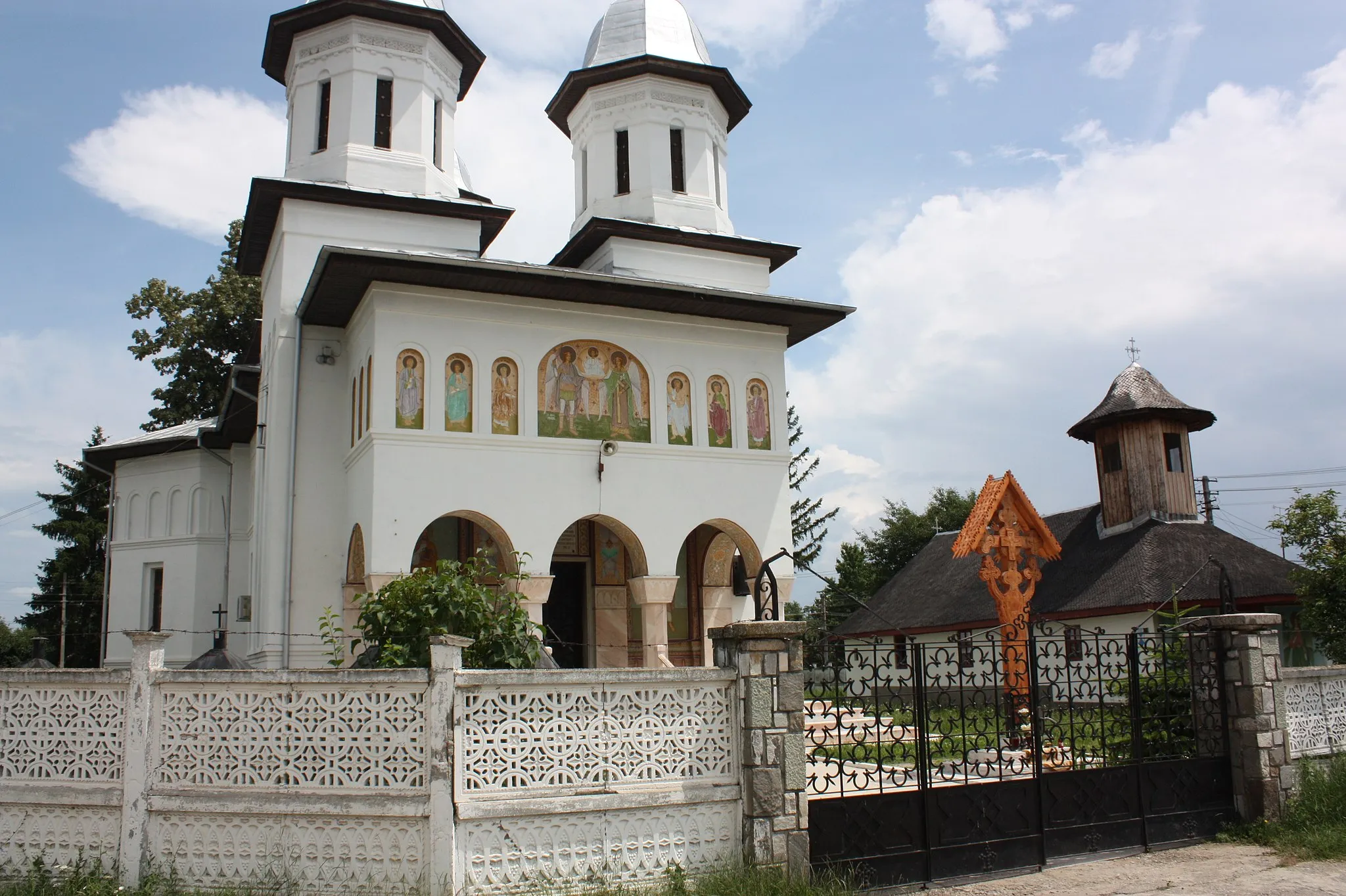 Photo showing: New Church of Urleta