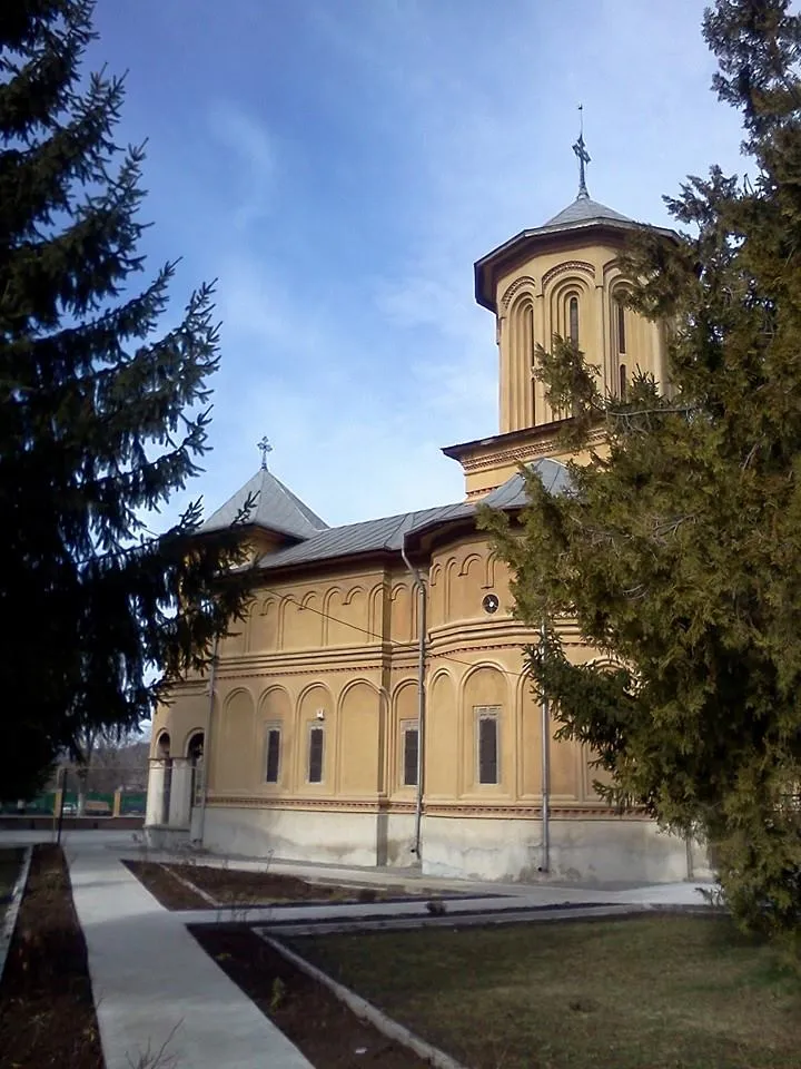 Photo showing: Biserica „Sf. Trei Ierarhi” (1688) sat Filipeștii de Pădure; comuna Filipeștii de Pădure