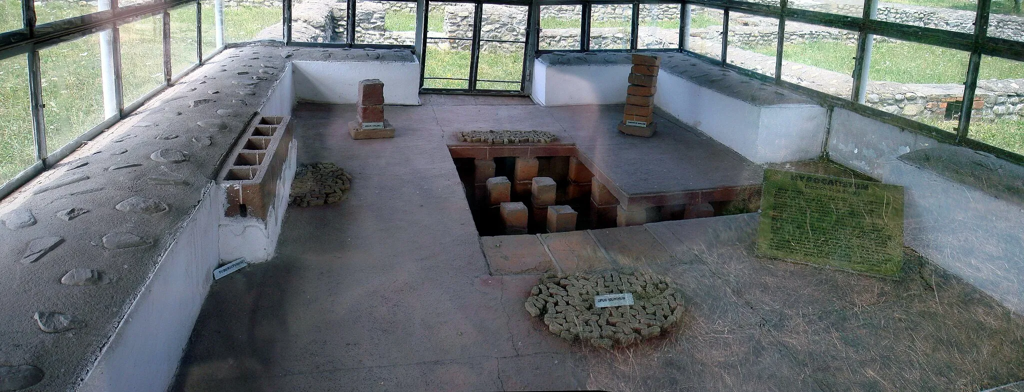 Photo showing: The hypocaust from castra Jidova, Argeș County, Romania