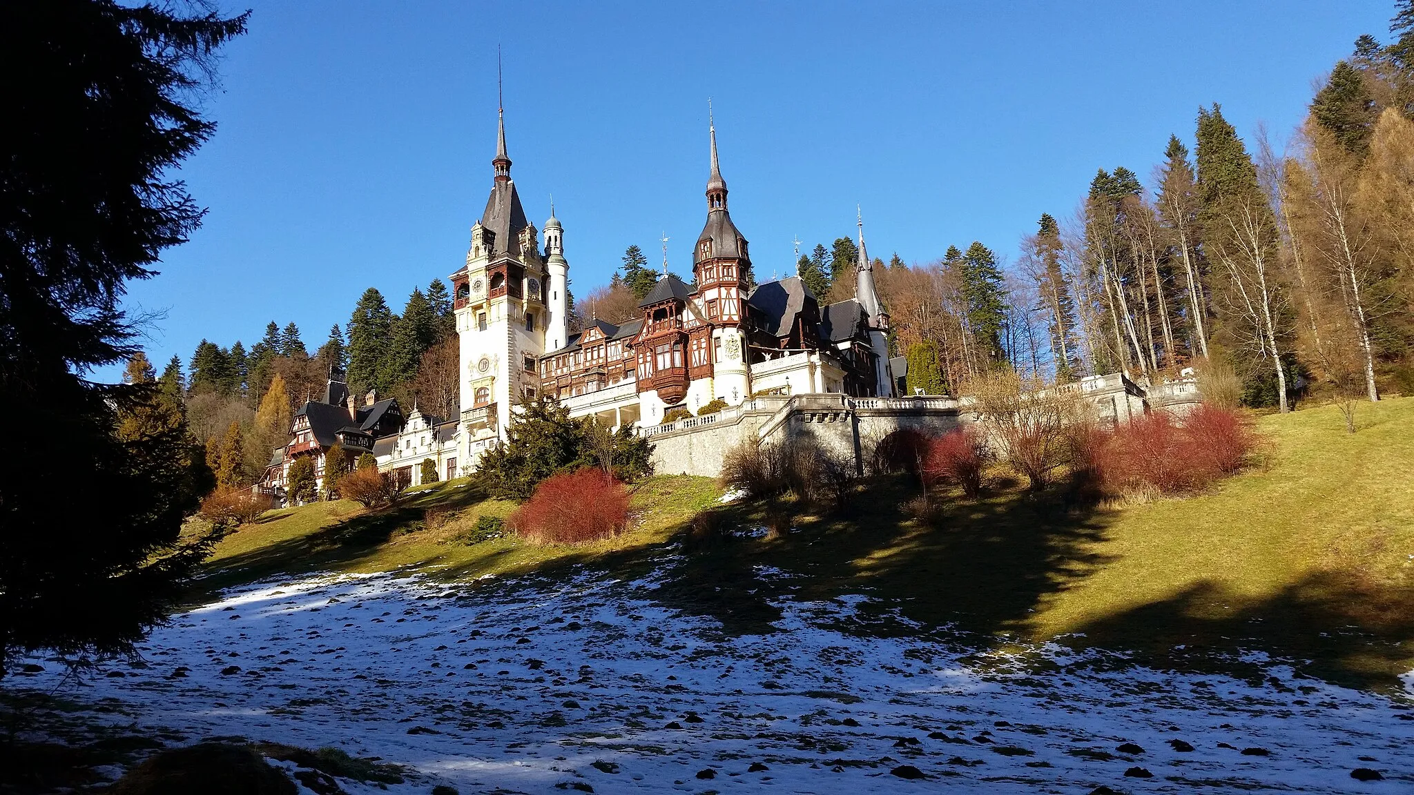 Photo showing: This photo is a picture of the Peleș Castle took on the 13th of December 2014