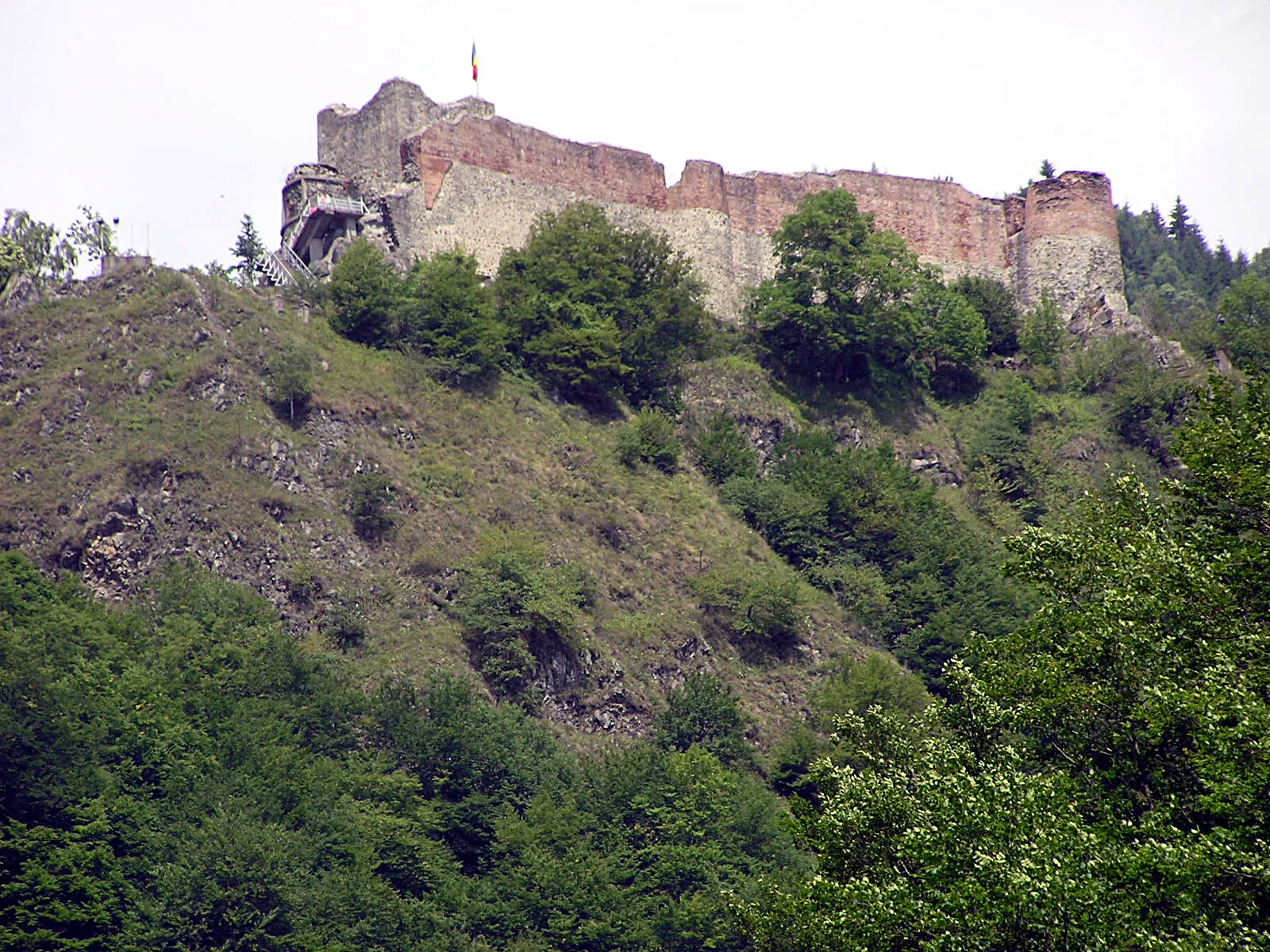 Photo showing: Poenari Castle in Argeş County, Romania