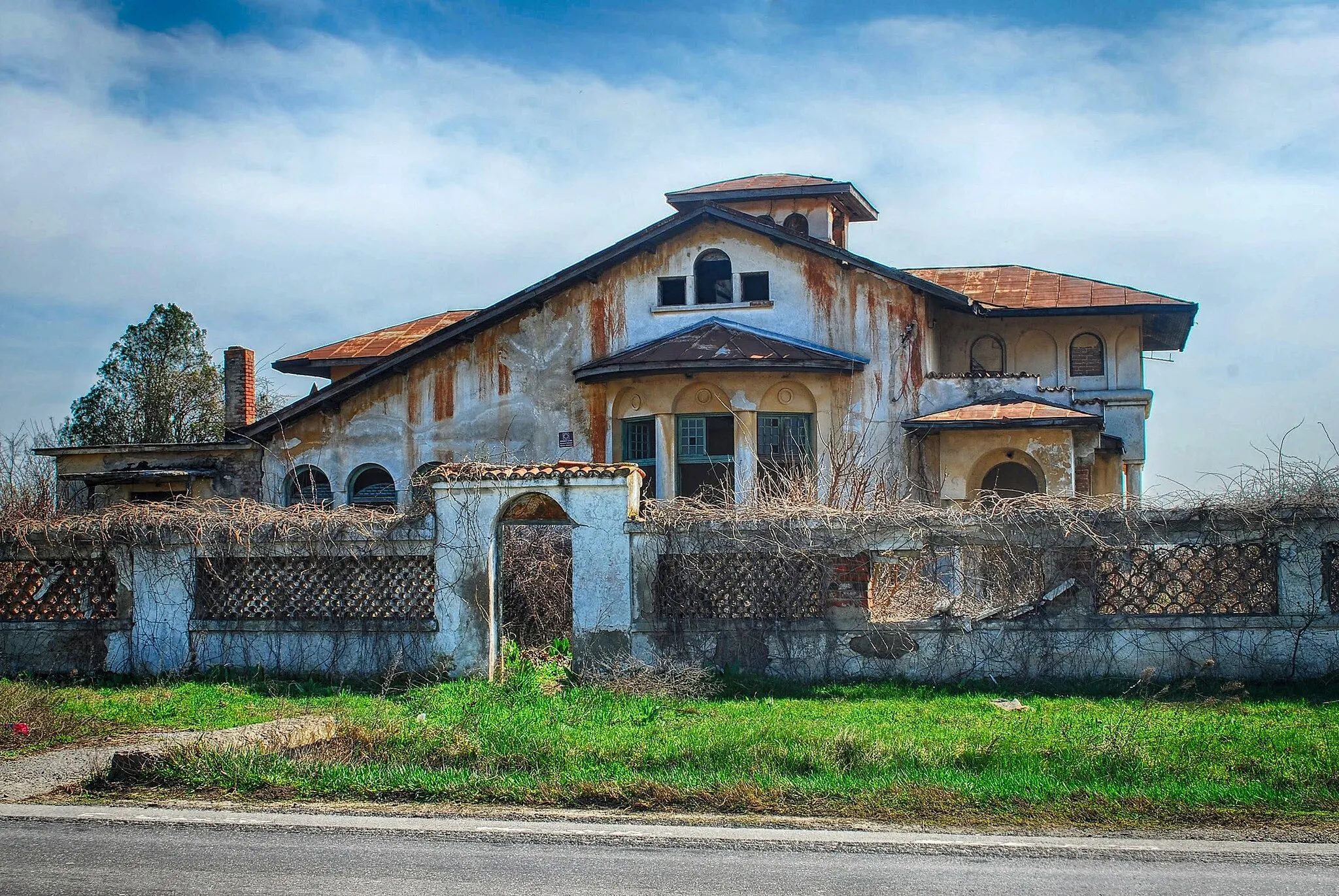 Photo showing: D. Hariton mansion in Săhăteni, Buzău County, Romania