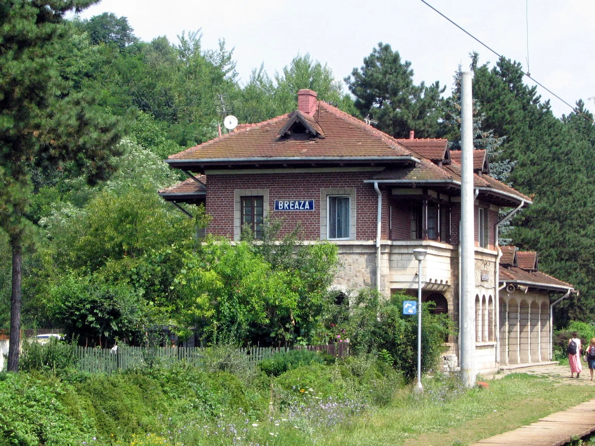 Photo showing: The railway station in Breaza, Prahova, Romania