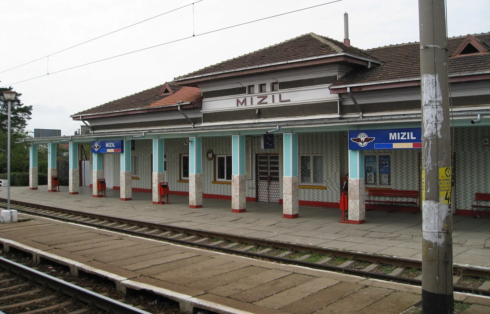 Photo showing: Railway station, Mizil, Prahova County, Romania