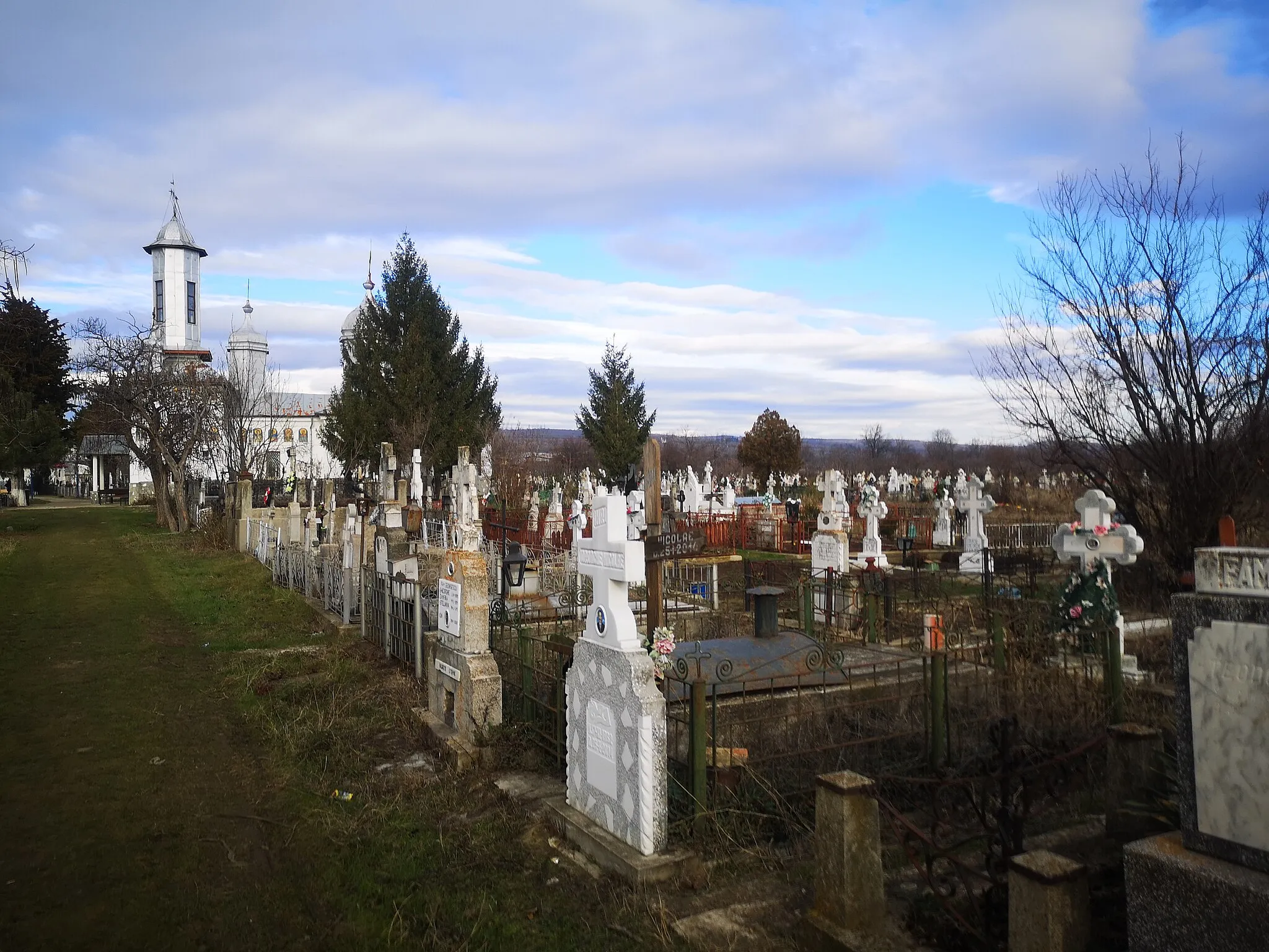 Photo showing: Sf Treime church of Ceptura de Jos (cemetery)