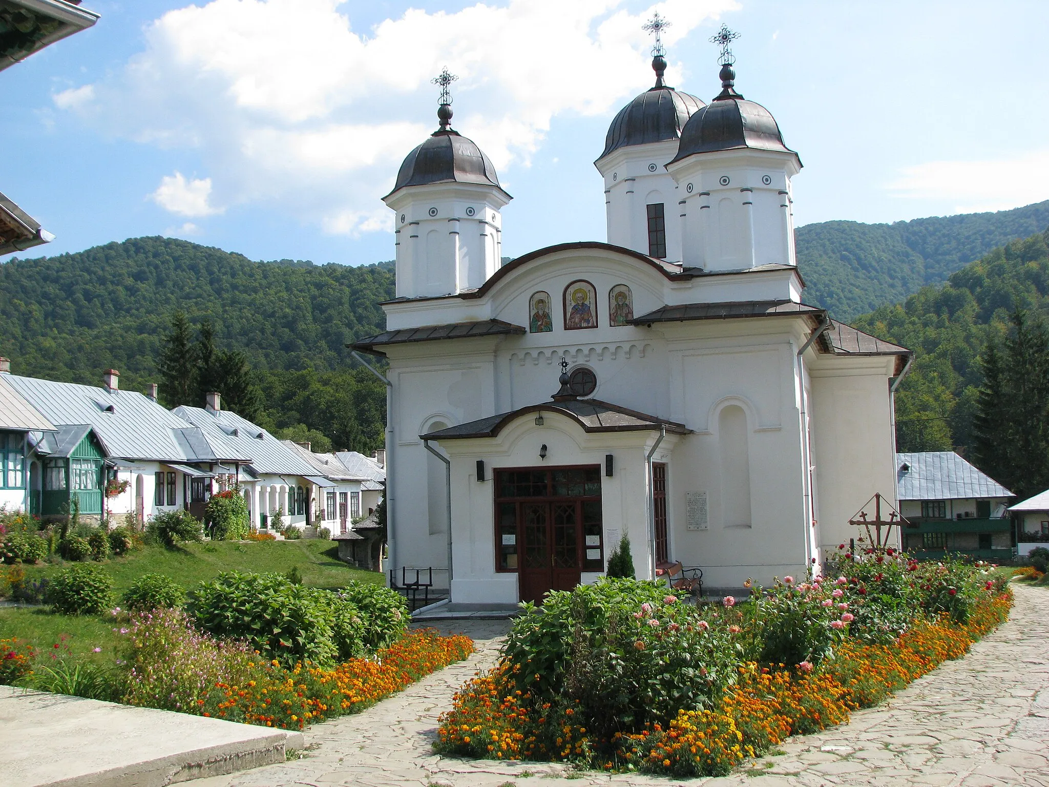 Photo showing: Manastirea Suzana
