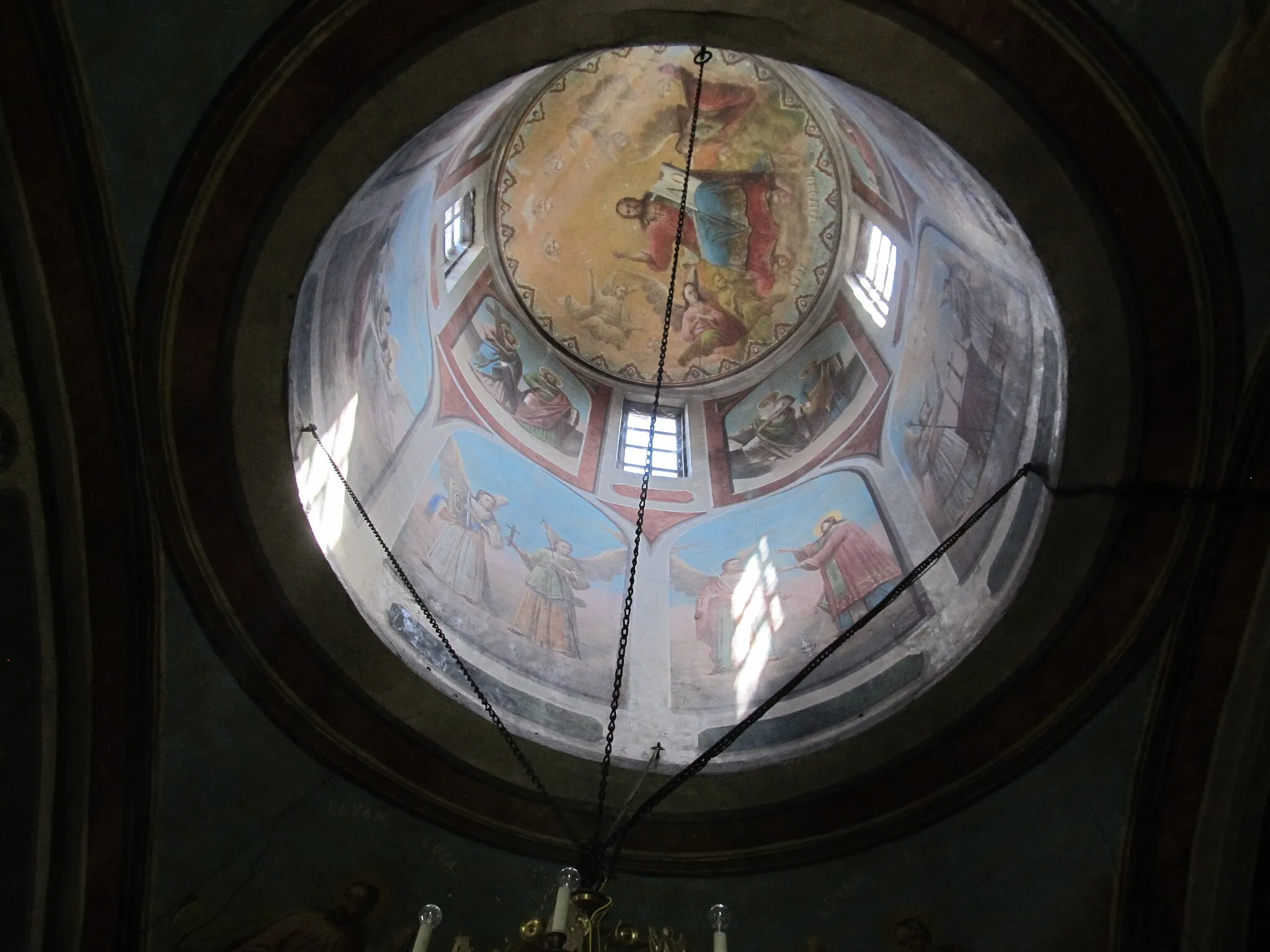 Photo showing: Interiorul turlei bisericii „Sf. Nicolae” a mănăstirii Suzana, pictură realizată de Petre Nicolau în 1882, restaurată de Gheorghe Vânătorul în 1976.