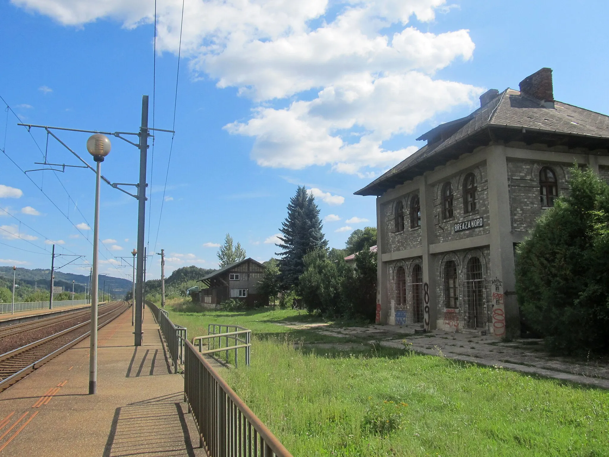 Photo showing: The Breaza Nord railway stop in Prahova county, Romania.
