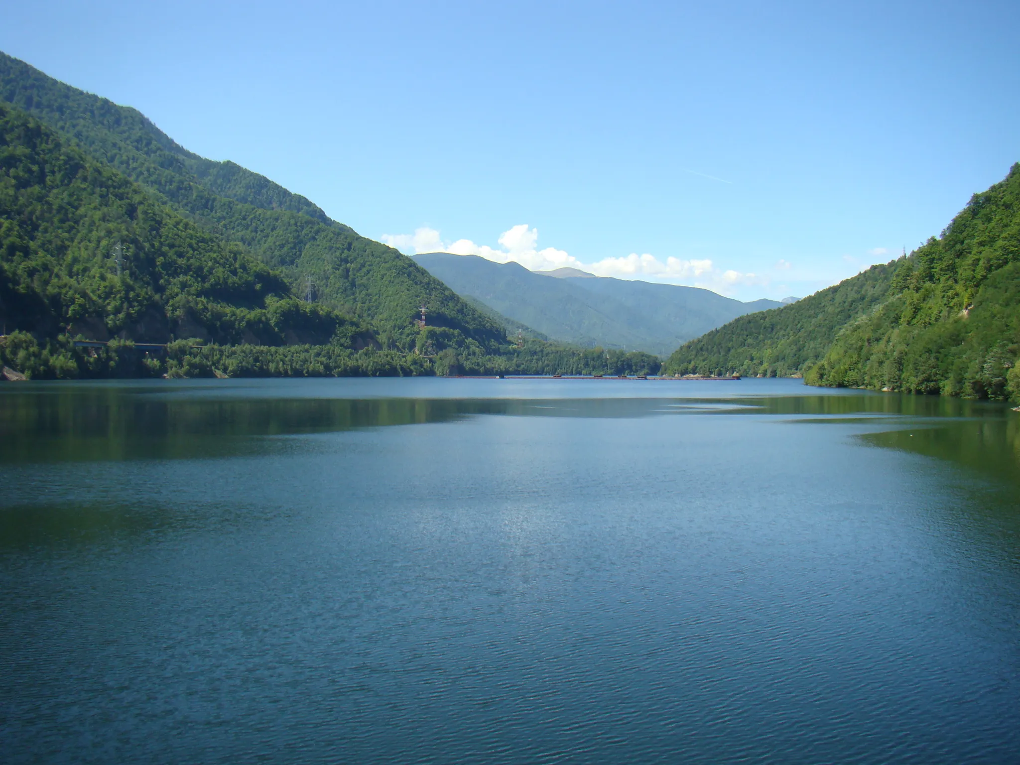 Photo showing: Lacul de acumulare Bradisor