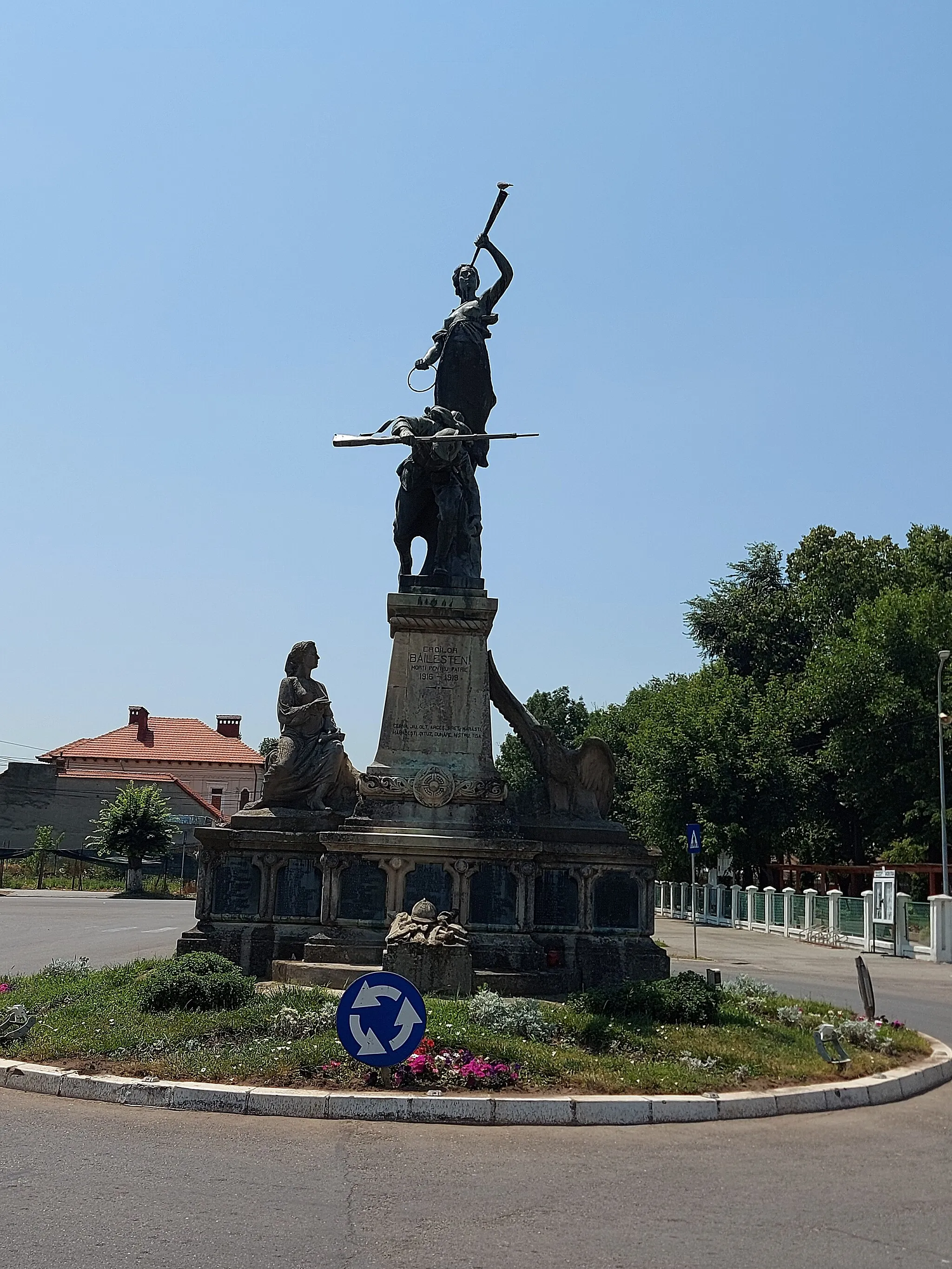 Photo showing: Monumentul Eroilor Băileșteni Morți Pentru Patrie 1916-1919. Cerna, Jiu, Olt, Argeș, Siret, Mărăști, Mărășești, Oituz, Dunăre, Nistru, Tisa.