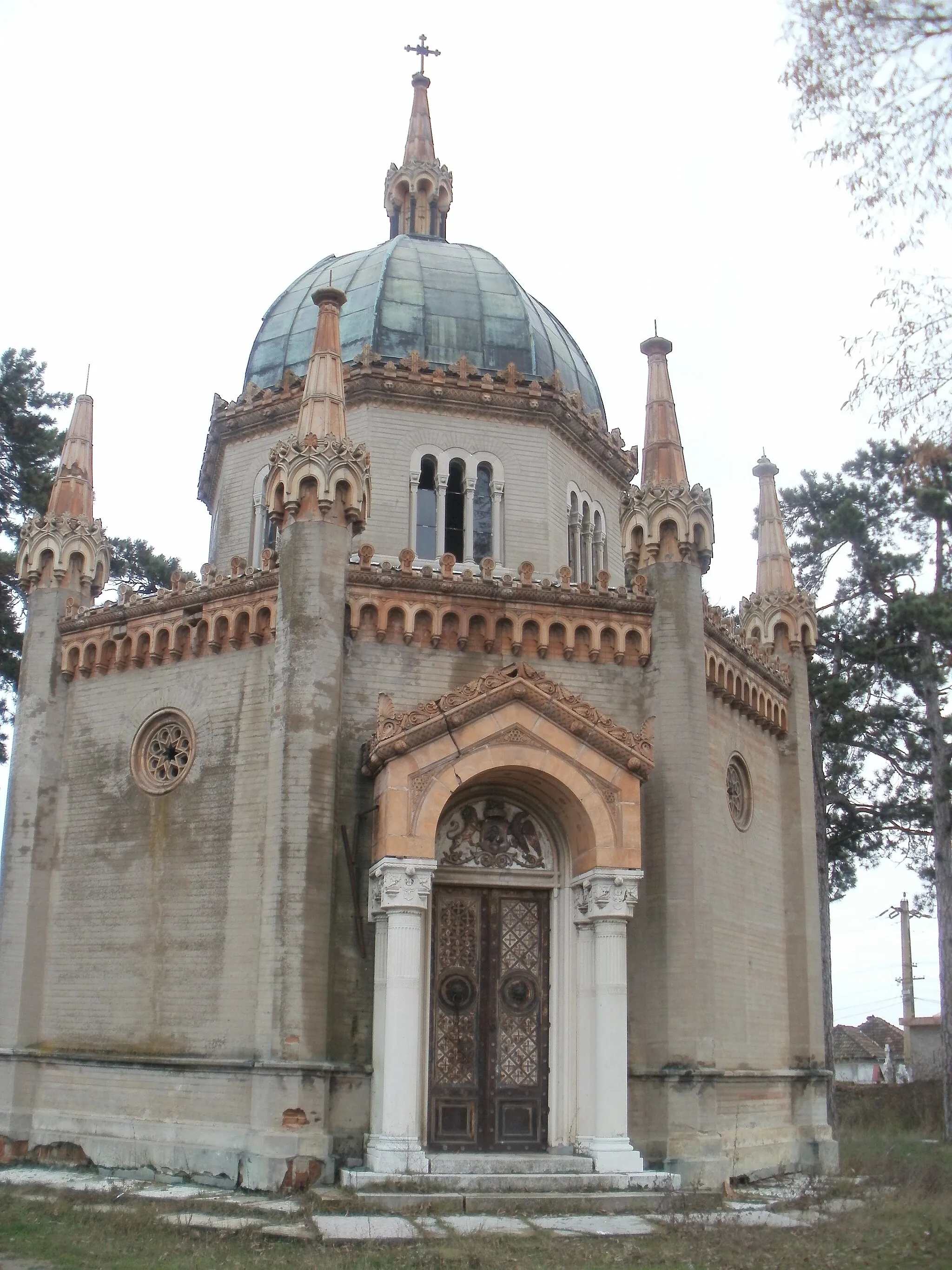 Photo showing: Mausoleul familiei Filișanu