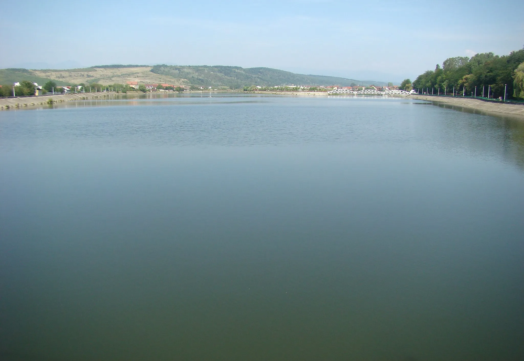 Photo showing: Râul Jiu în oraşul Târgu Jiu
