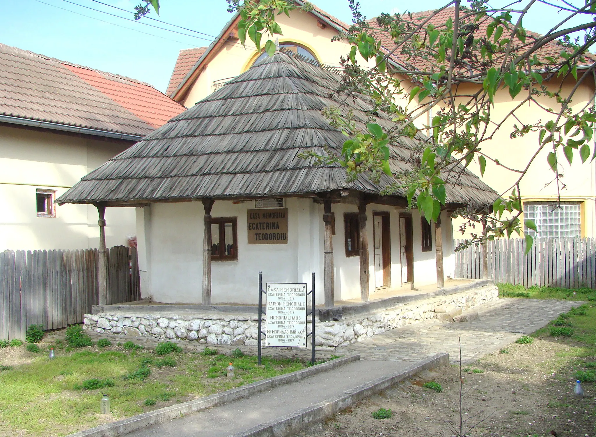 Photo showing: Casa memorială Ecaterina Teodoroiu, municipiul Târgu Jiu, Bd. Teodoroiu Ecaterina 270