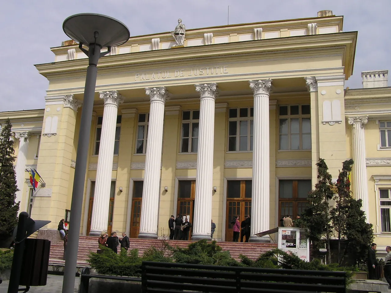 Photo showing: The Court House in Râmnicu Vâlcea, built between 1906-1907.