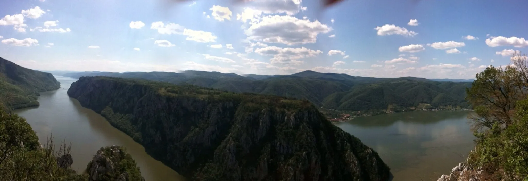 Photo showing: НП04, Национални парк Ђердап, Велики казан, поглед са видиковца ”Плоче” на Румунску страну,тамо где је Дунав најужи (150м) и најдубљи (90) у целом свом току, Ђердапска клисура је највећа и најлепша клисура у Европи