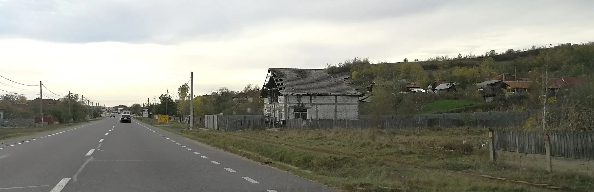 Photo showing: Romanian national road DN65 in Ciochiuța, Strehaia township, Mehedinți County, Romania