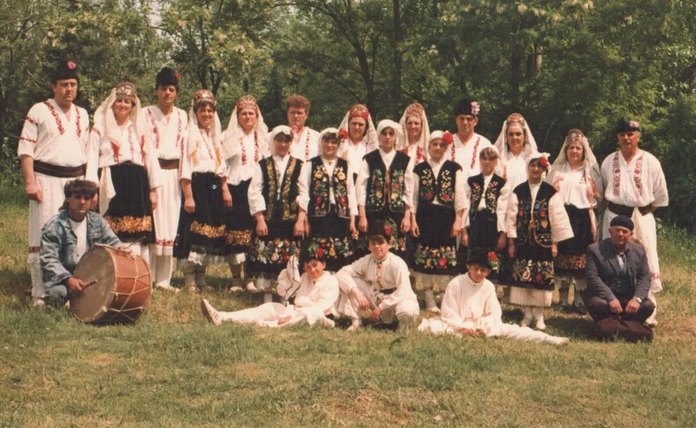 Photo showing: Фолклорни танцови състави към Читалището