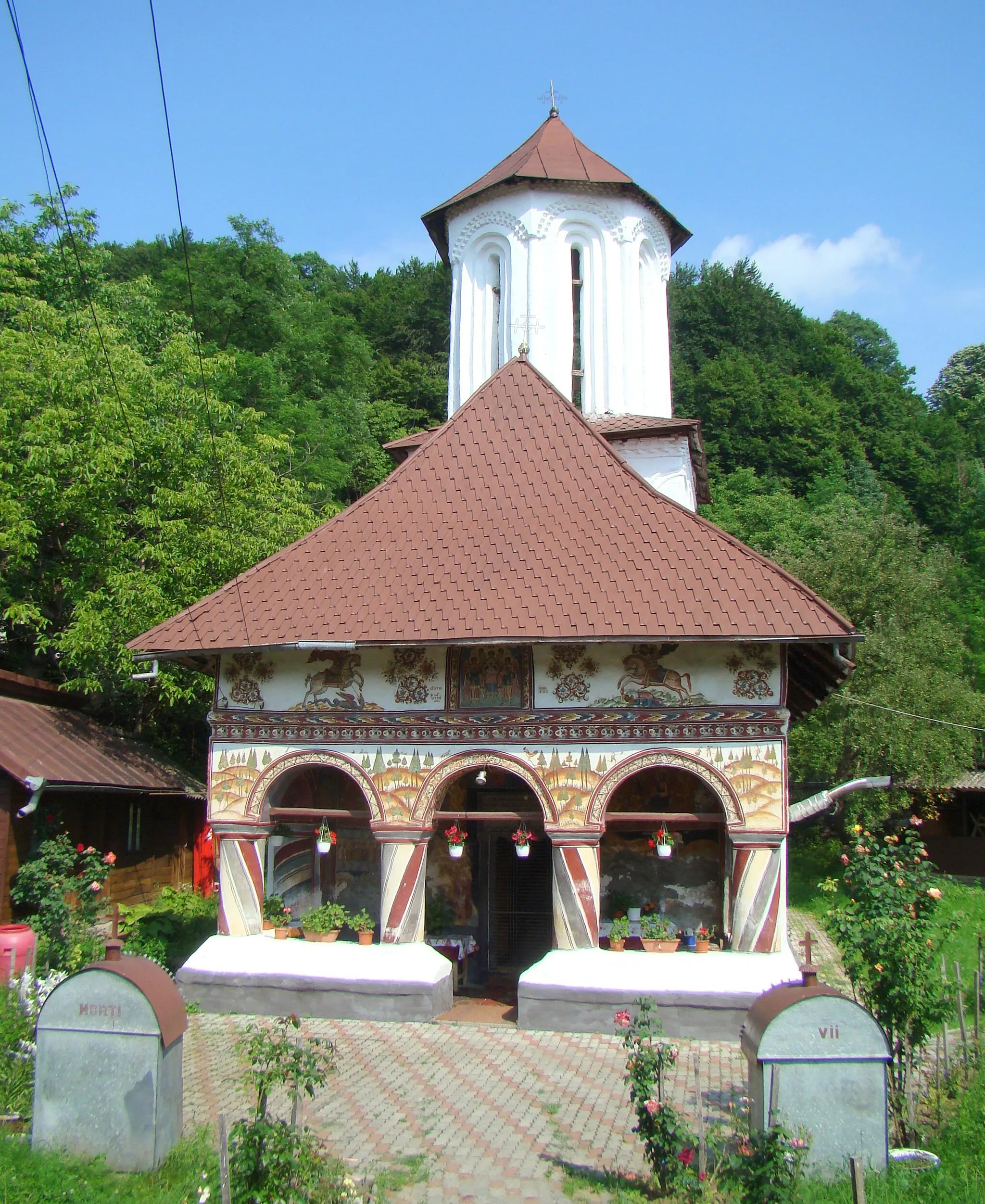 Photo showing: Archangels' church in Olănești, Vâlcea county, Romania