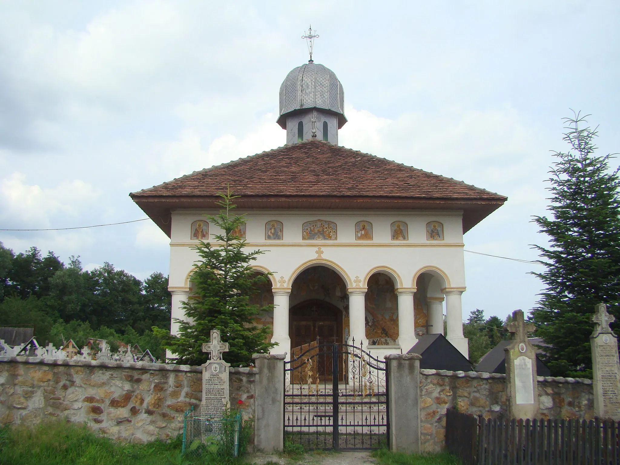 Photo showing: Orthodox church in Hirișești, Gorj county, Romania