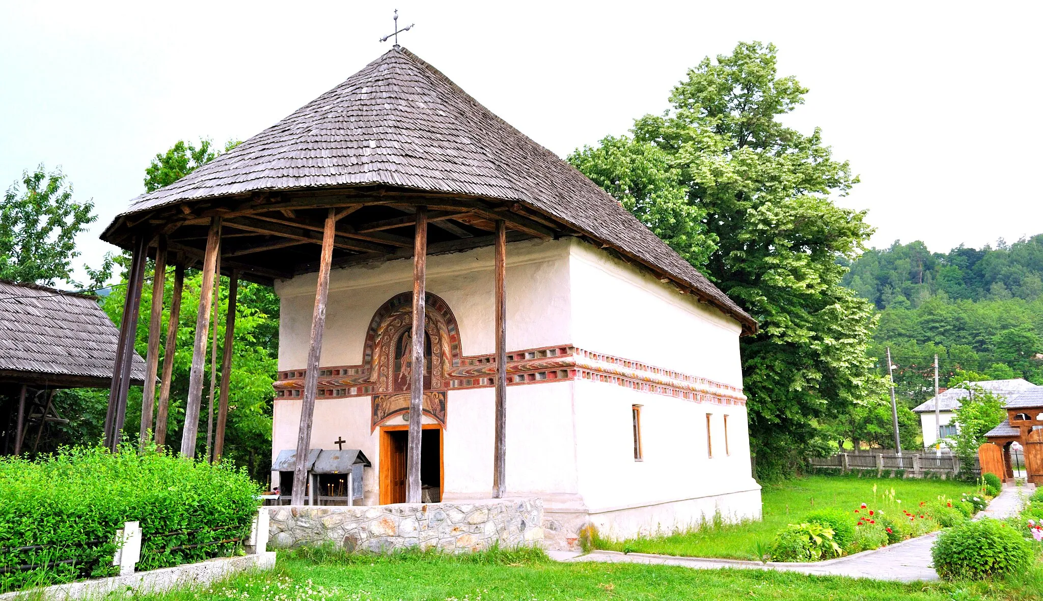 Photo showing: Biserica „Sf. Îngeri”, sat aparținător Romanii de Jos; oraș Horezu	Str. Mănăstirii 137, Cartier Țigănia	1700