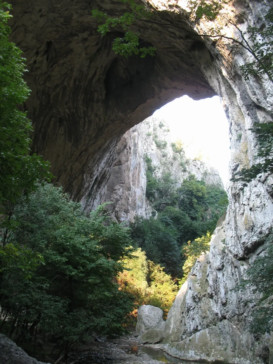 Photo showing: Velika Prerast (Big stone bridge) on Vratna river on Veliki Greben mountain, Serbia.
