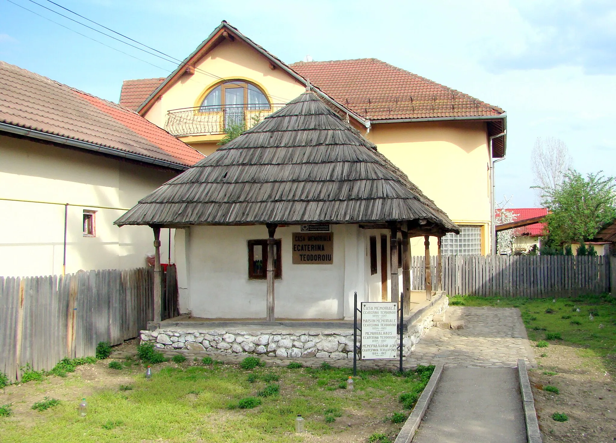 Photo showing: Ecaterina Teodoroiu Memorial House in Târgu Jiu