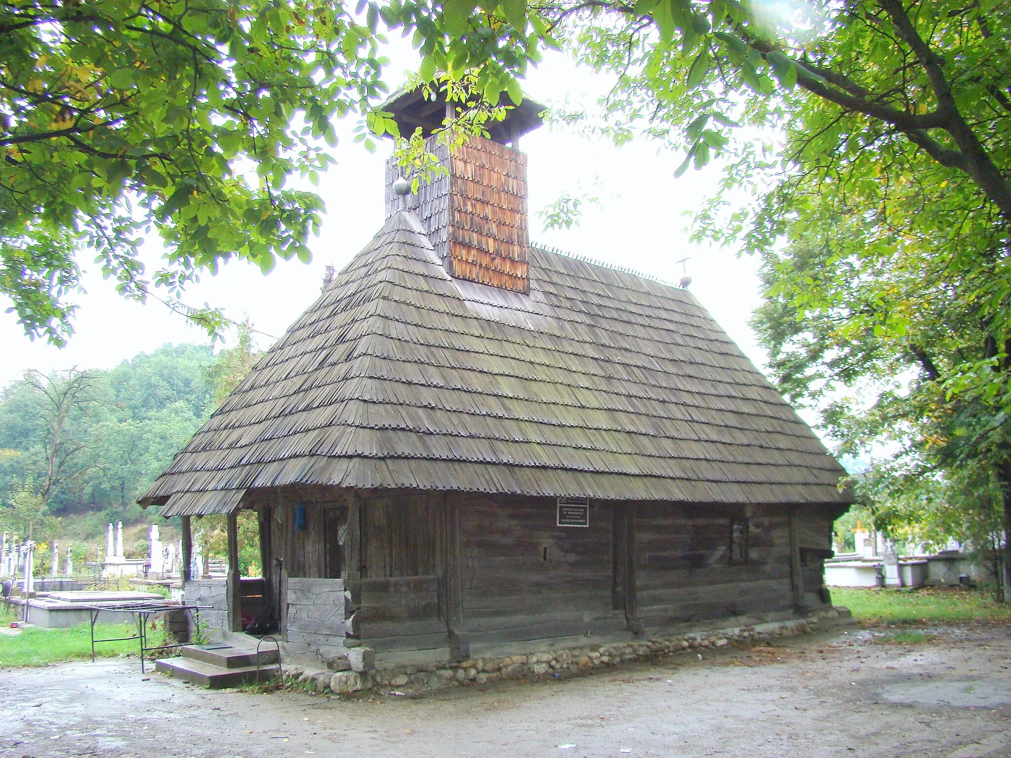 Photo showing: Biserica de lemn „Sf.Arhangheli” din Ceauru, județul Gorj